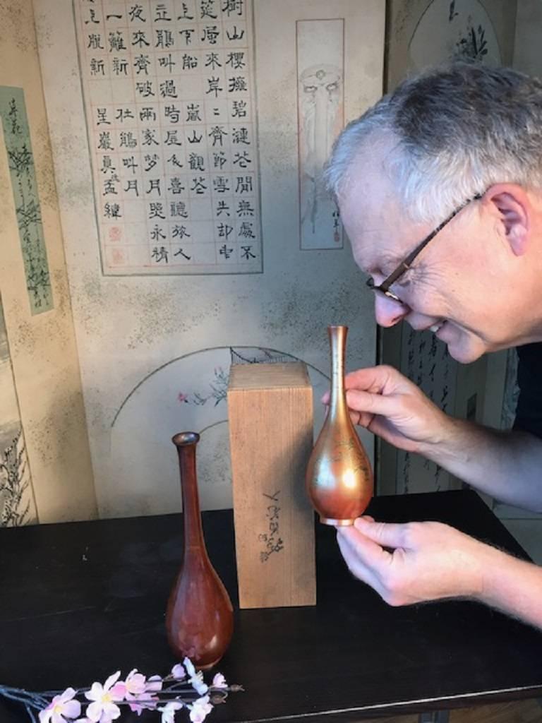 From our recent Japanese acquisitions journey.

Here's a beautiful and unique way to accent your indoor space with this fine artisan signed treasure from Japan. 

This is a superb pair of modernist hand cast bronze bud vases. Their simple lines