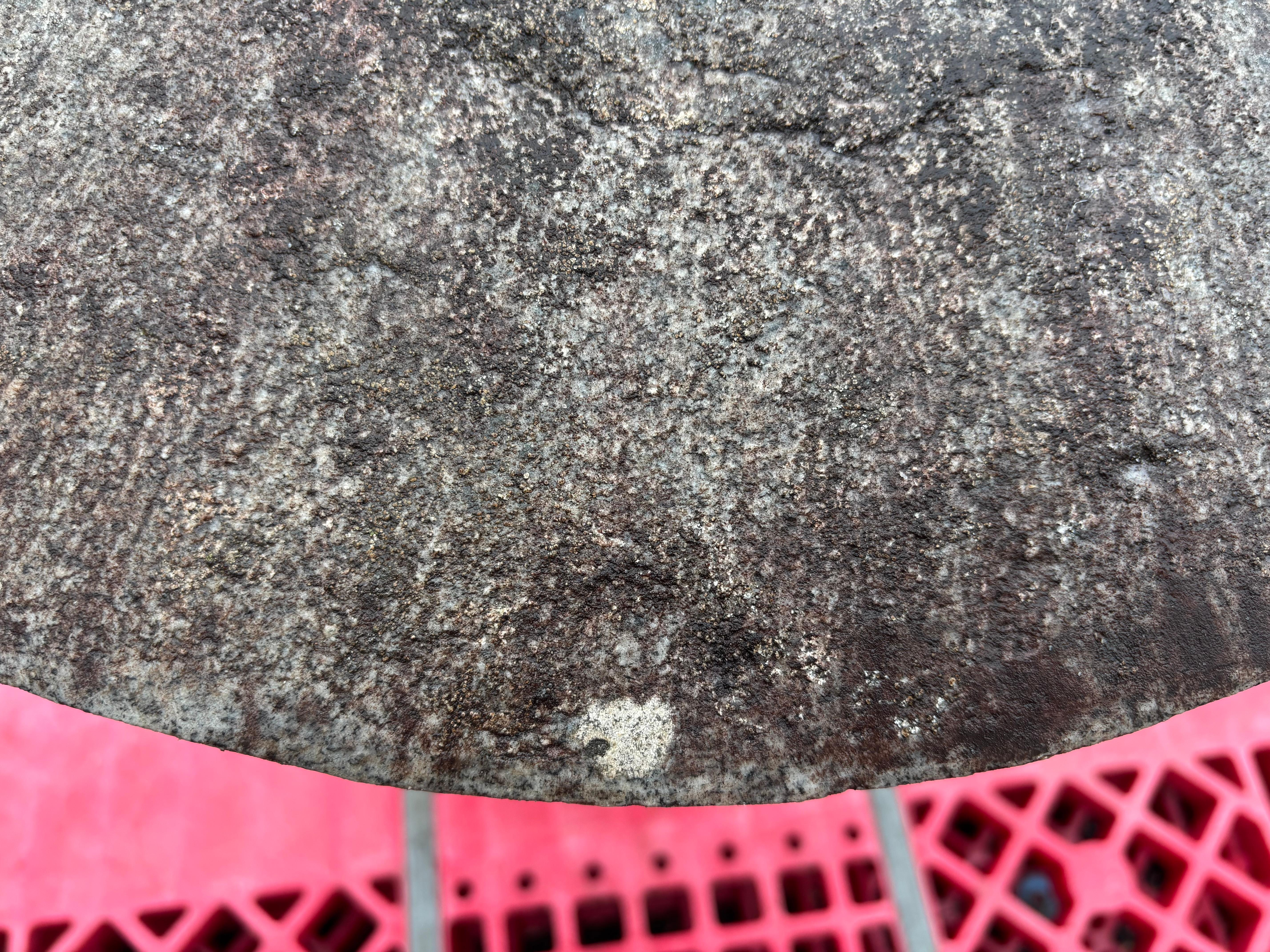 Lanterna Yukimi d'epoca in granito massiccio con piano rotondo e patina antica in vendita 2