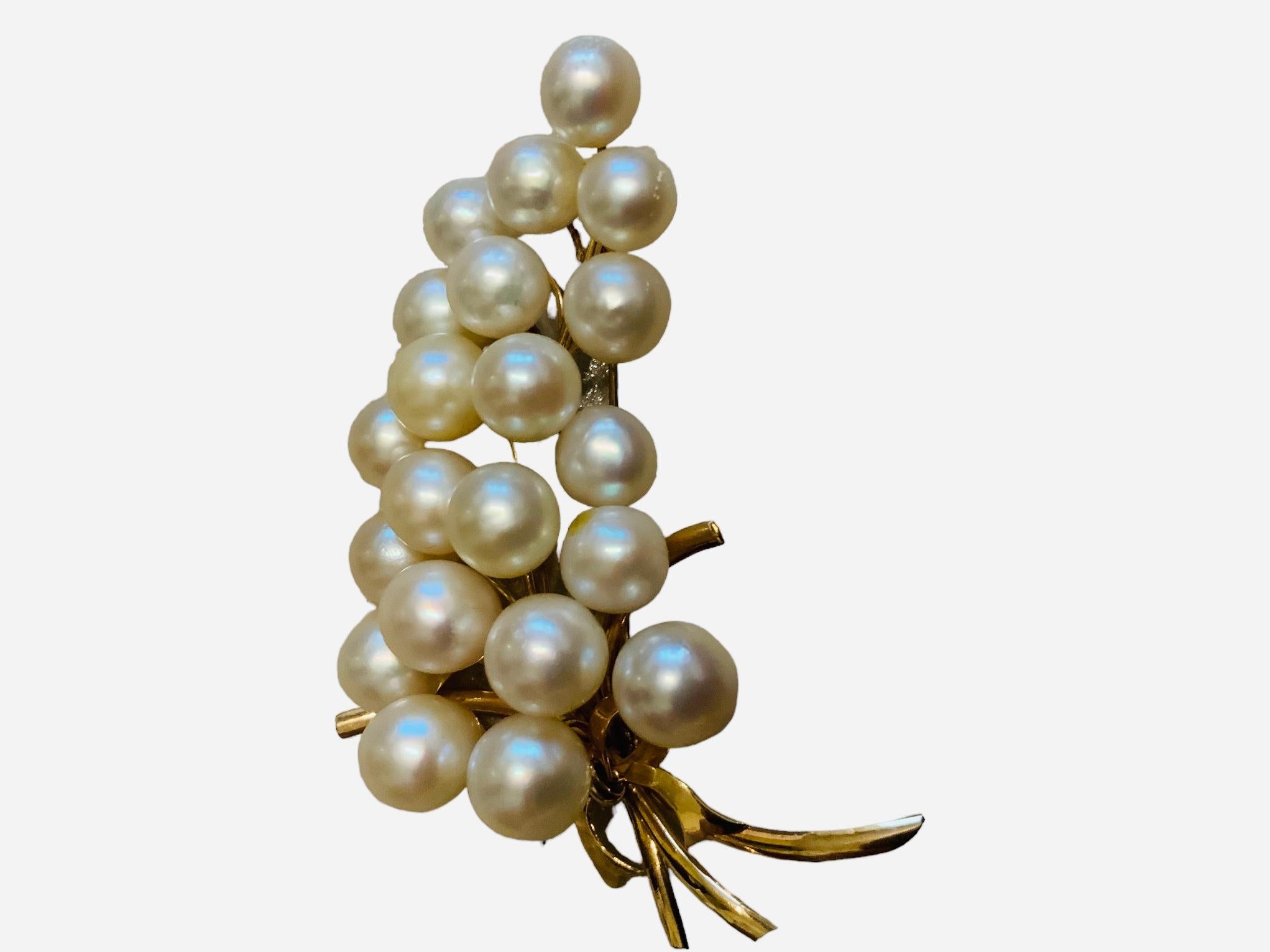 Japanese 14K Yellow Gold Pearl Brooch For Sale 1