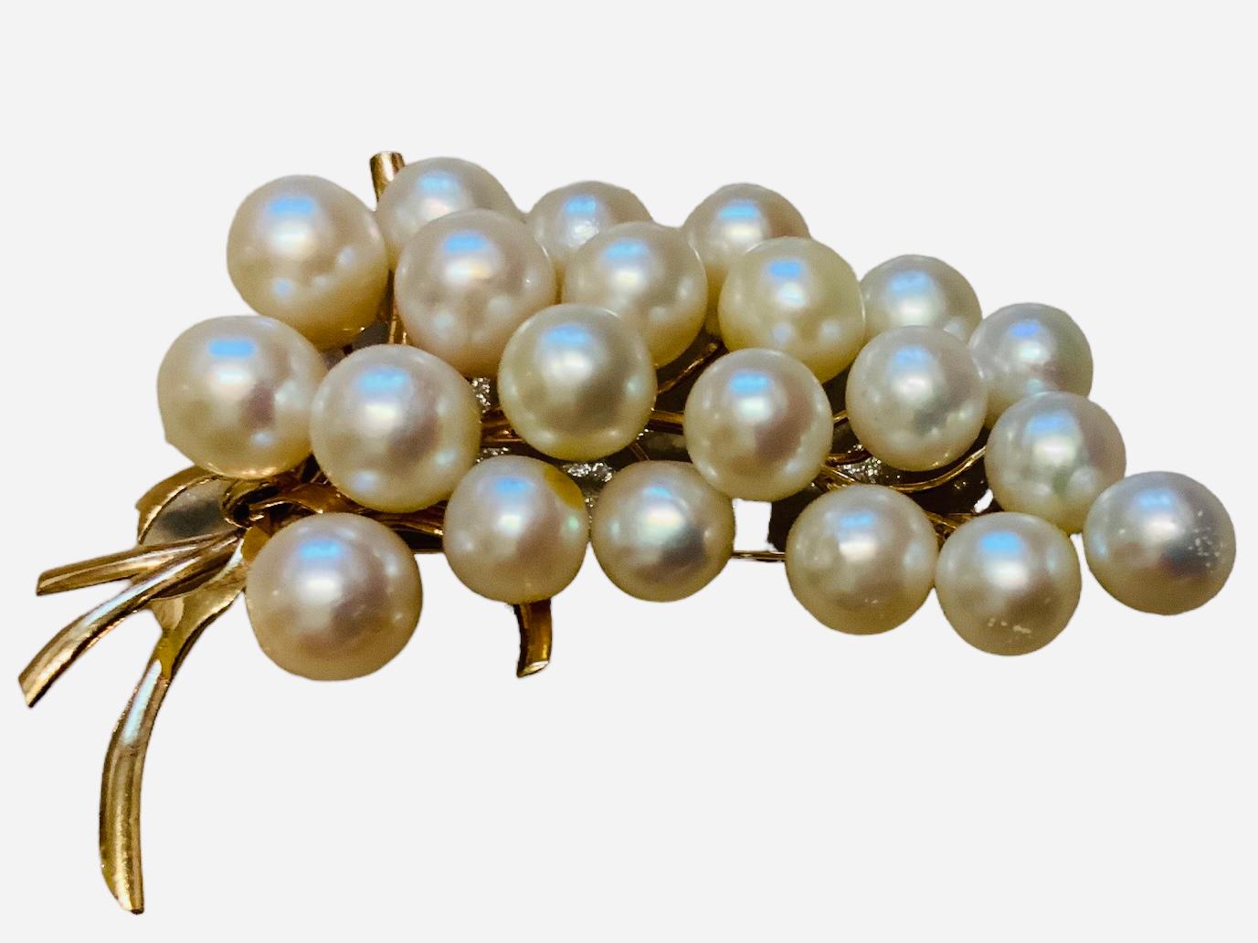 Japanese 14K Yellow Gold Pearl Brooch For Sale 2