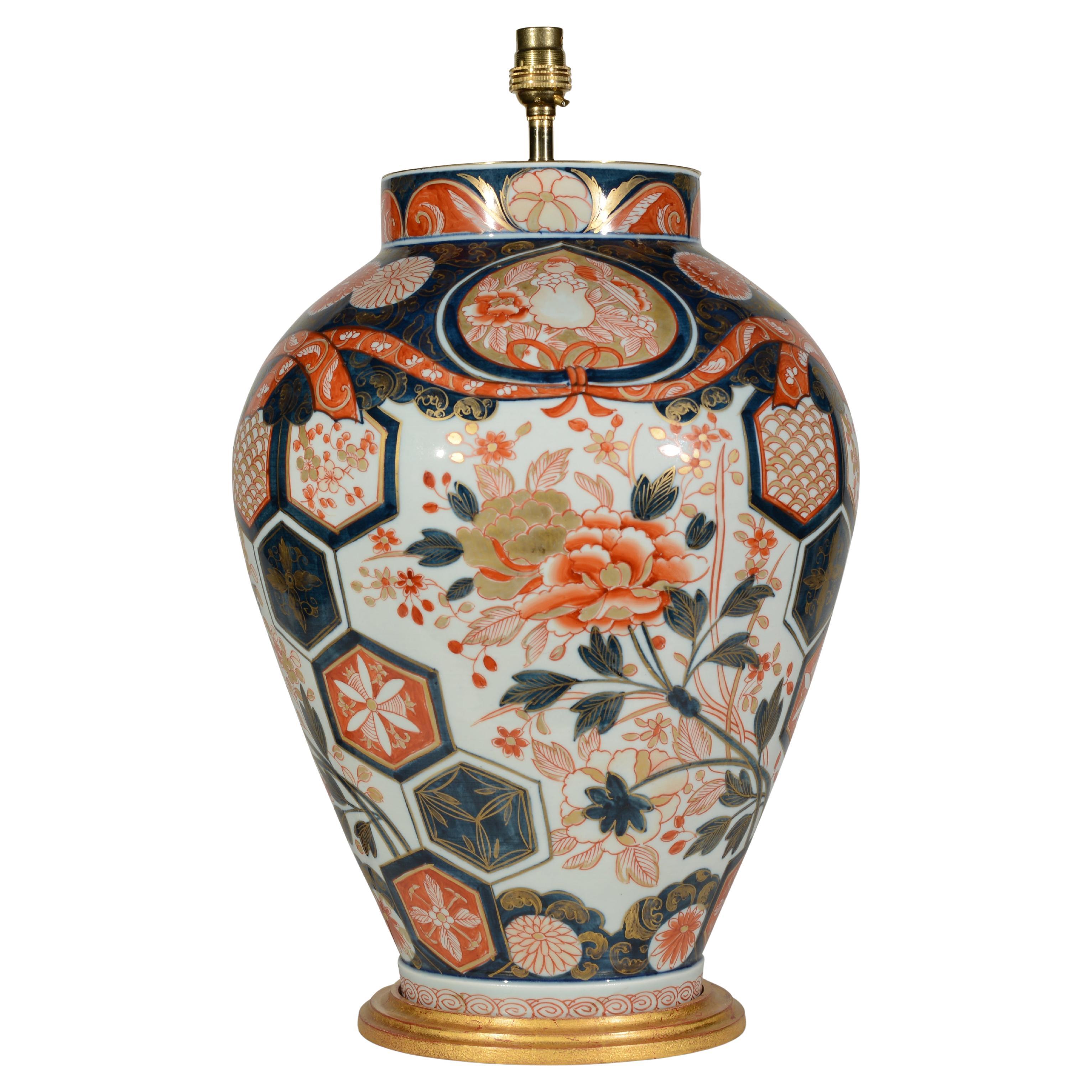 Lampe de table japonaise en céramique Imari du XVIIIe siècle avec base dorée