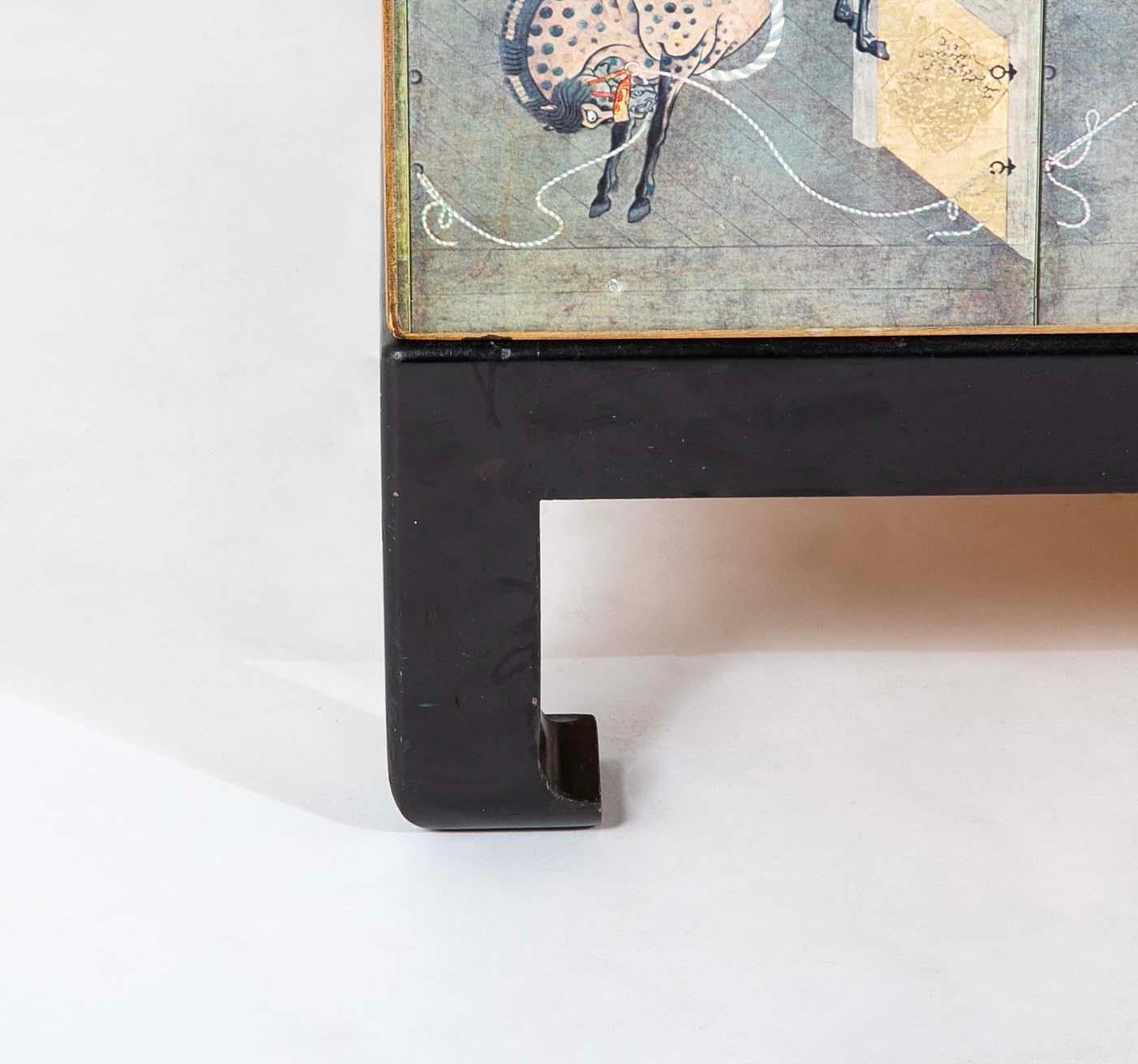 Japanese 18th Century Style Lacquered Coffee Table With Scenes of Horses For Sale 4