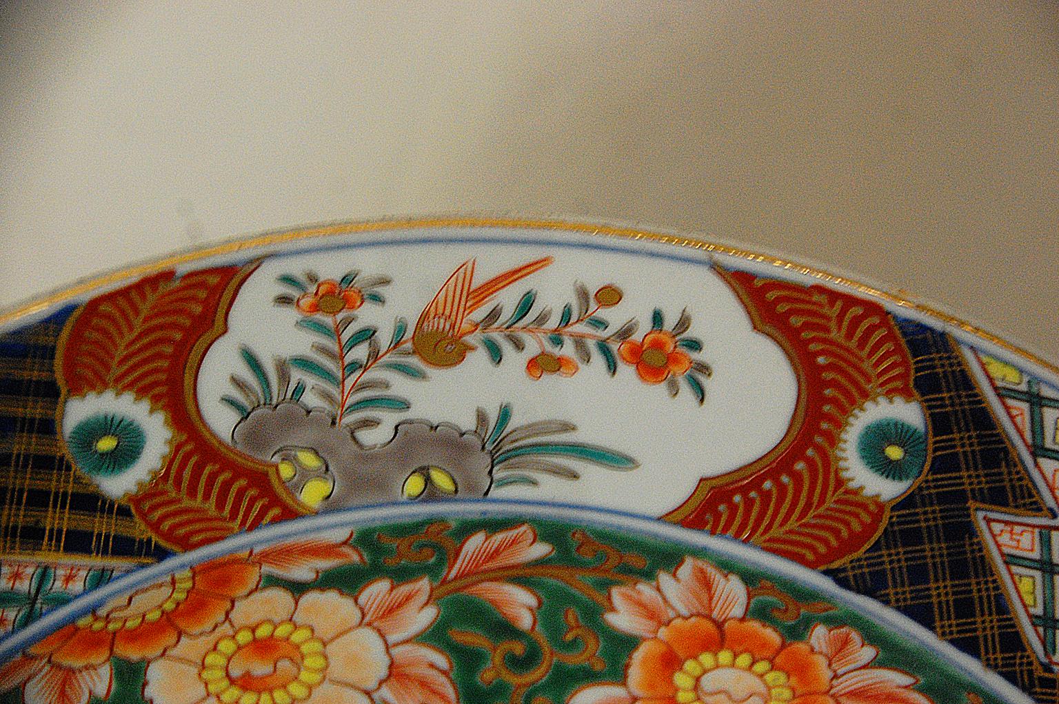 Japanese 19th Century Imari Charger with Phoenix Rising Motif In Good Condition For Sale In Wells, ME