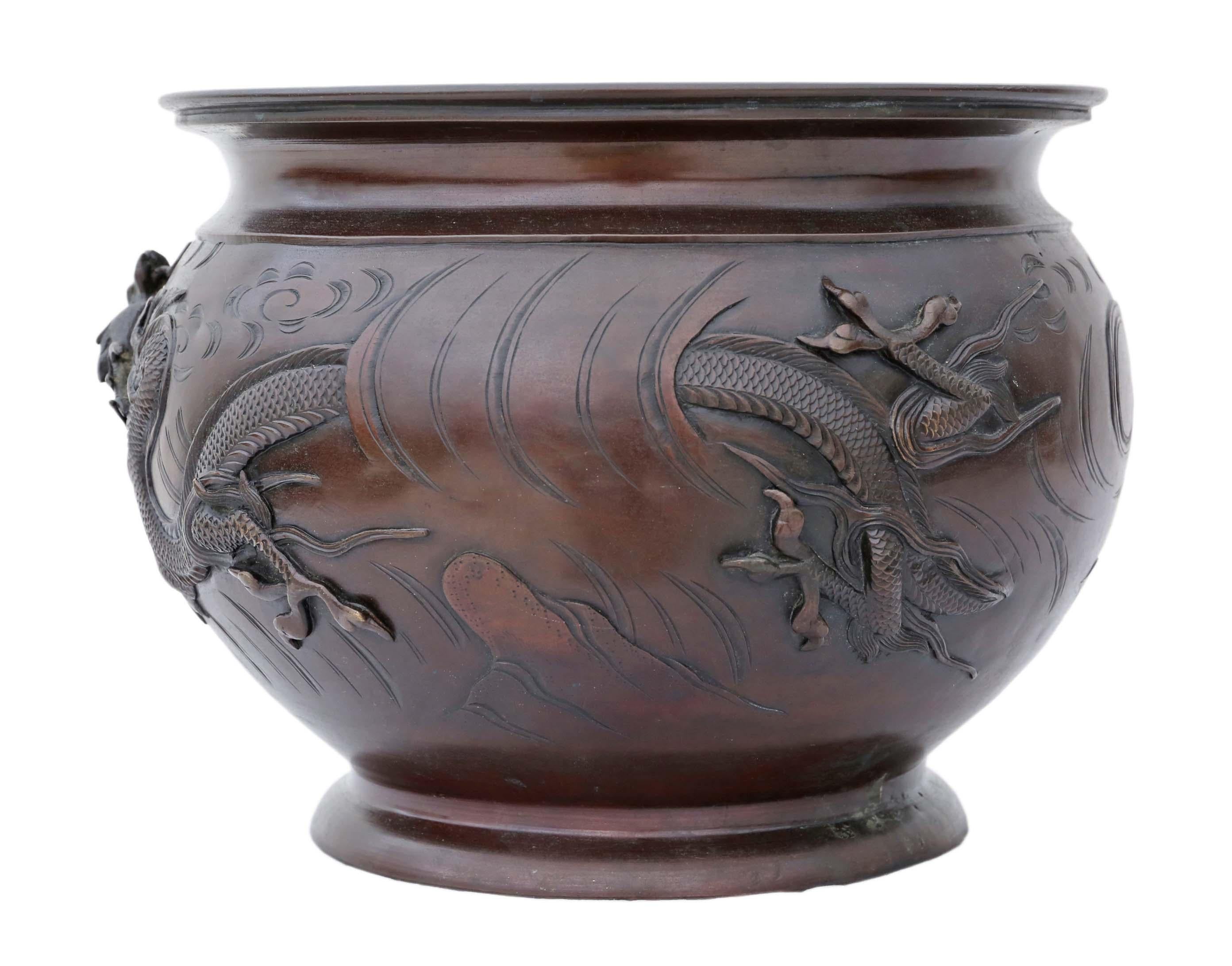 Antique very large Japanese 19th century bronze jardinière planter.
Would look amazing in the right location, large enough to make a real statement. The best colour and patina.
Overall maximum dimensions: 34 cm diameter x 25 cm high.
In good