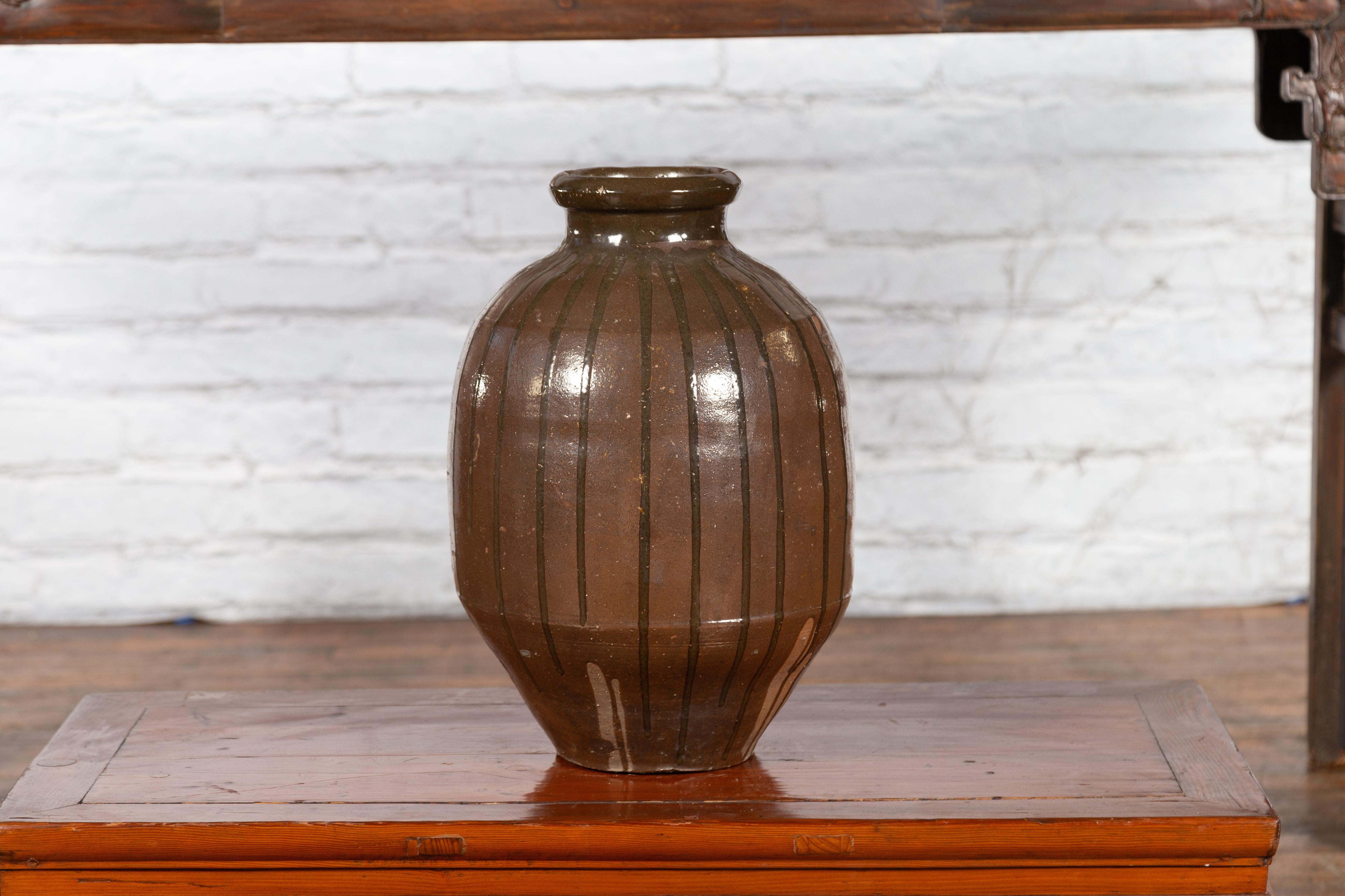 Japanese 19th Century Brown Glazed Tamba Tachikui Ware Pottery with Dripping In Good Condition In Yonkers, NY