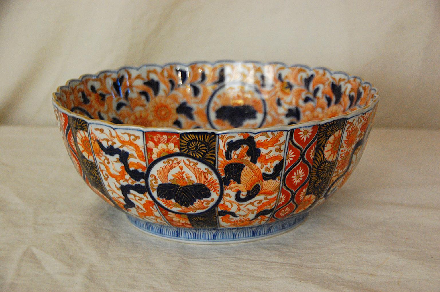 Meiji Japanese 19th Century Imari Fluted Bowl by Koransha