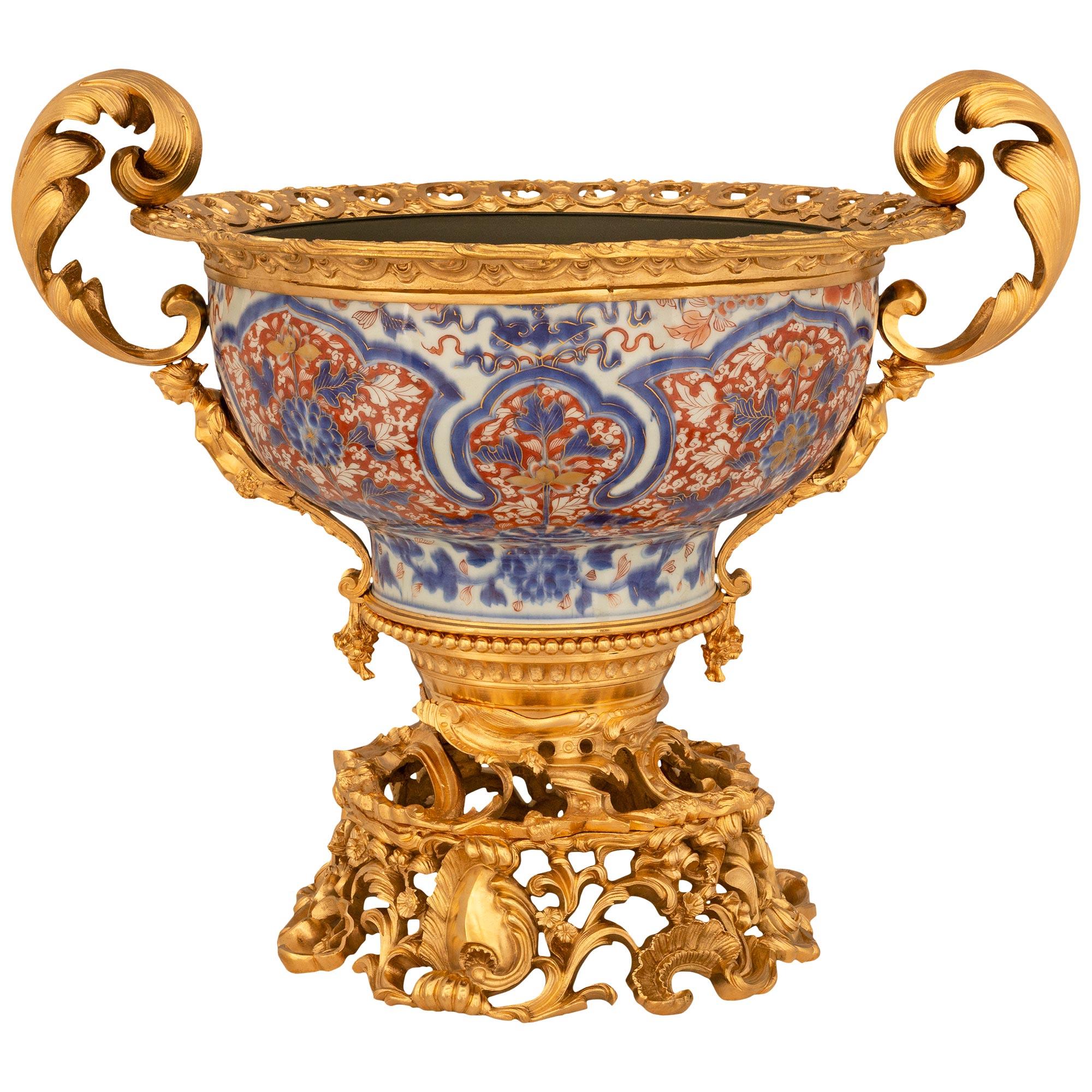 Japanese 19th Century Imari Porcelain And French Louis XV St. Ormolu Centerpiece For Sale 10