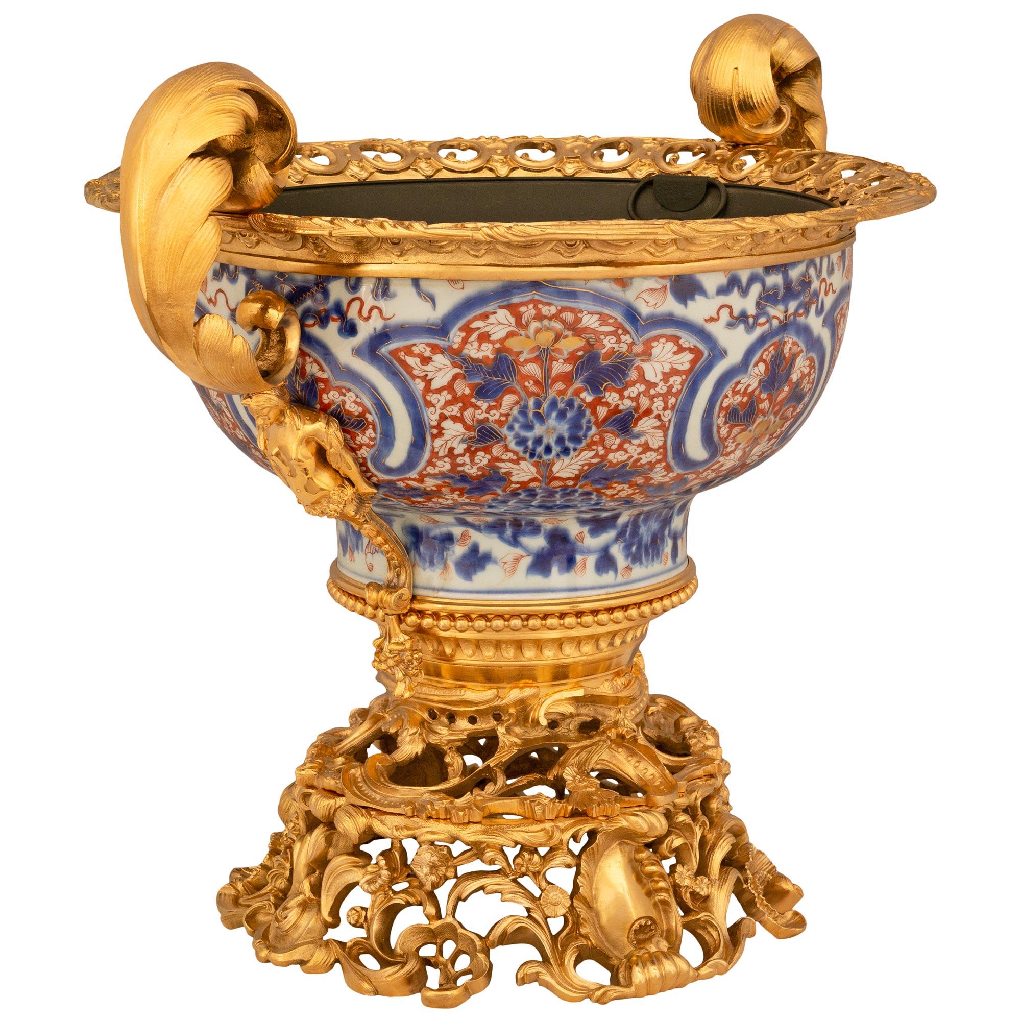 Japanese 19th Century Imari Porcelain And French Louis XV St. Ormolu Centerpiece In Good Condition For Sale In West Palm Beach, FL