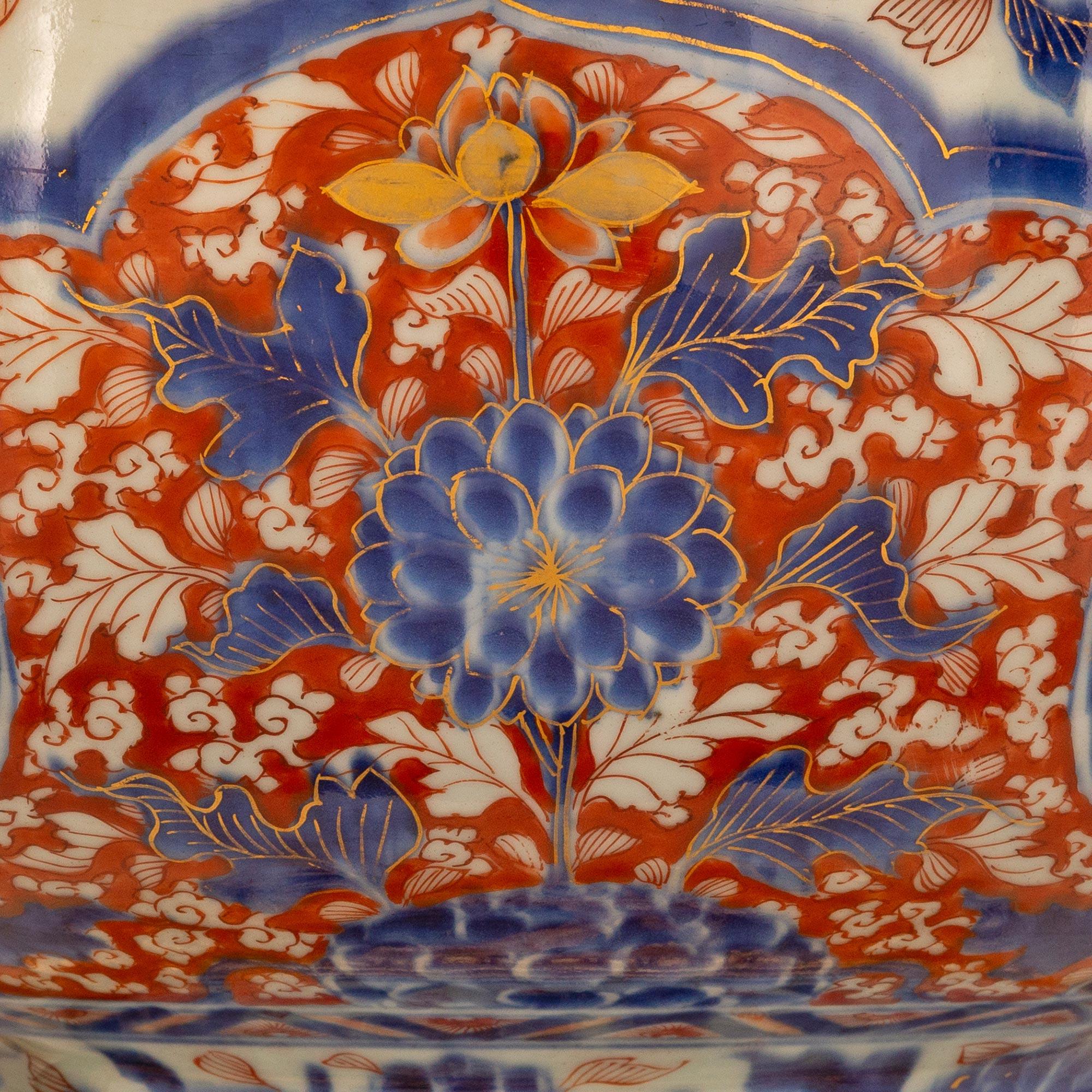 Japanese 19th Century Imari Porcelain And French Louis XV St. Ormolu Centerpiece For Sale 6