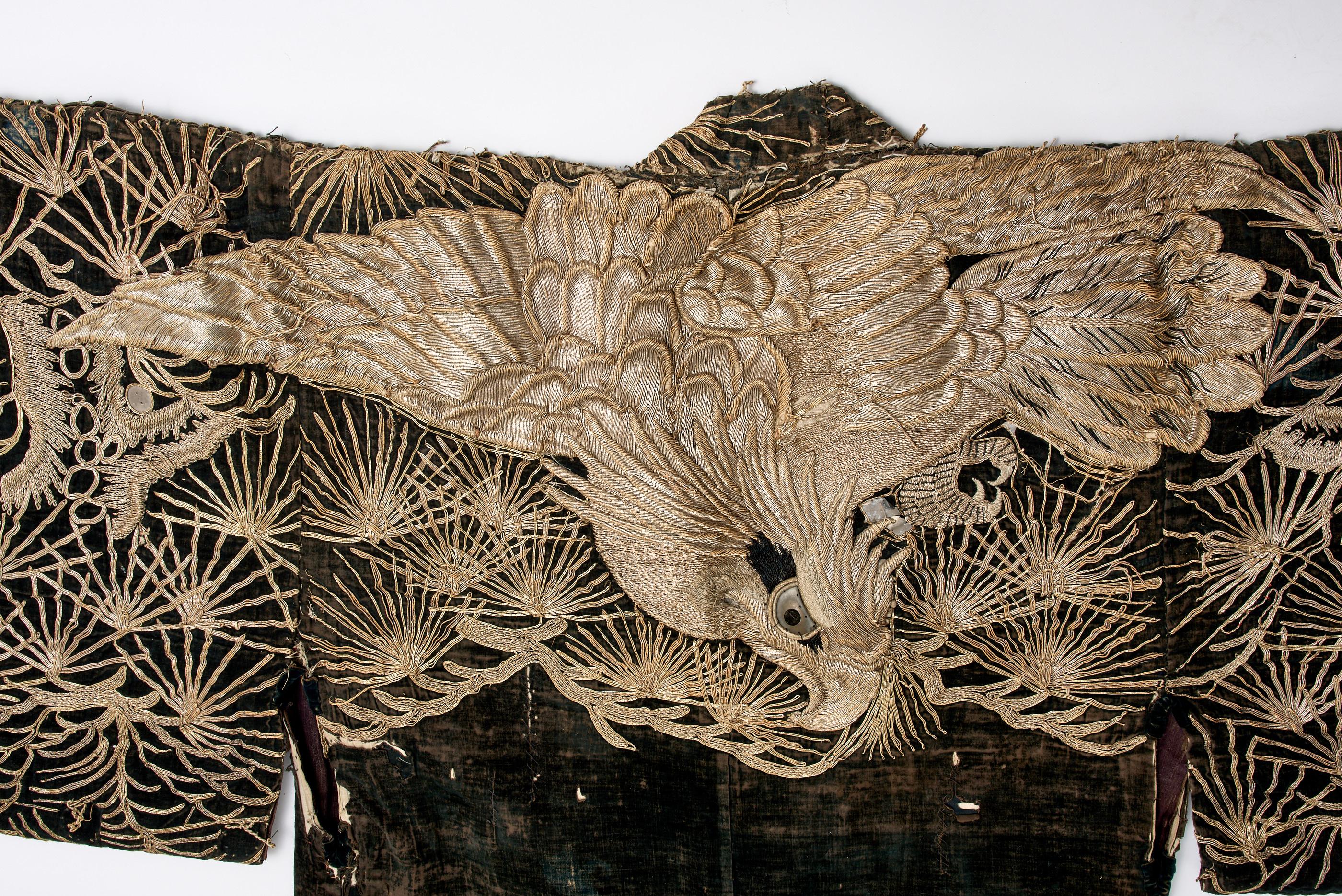 Costume de danse en or du théâtre Kabuki japonais du 19e siècle Dragon et Phoenix en vente 1