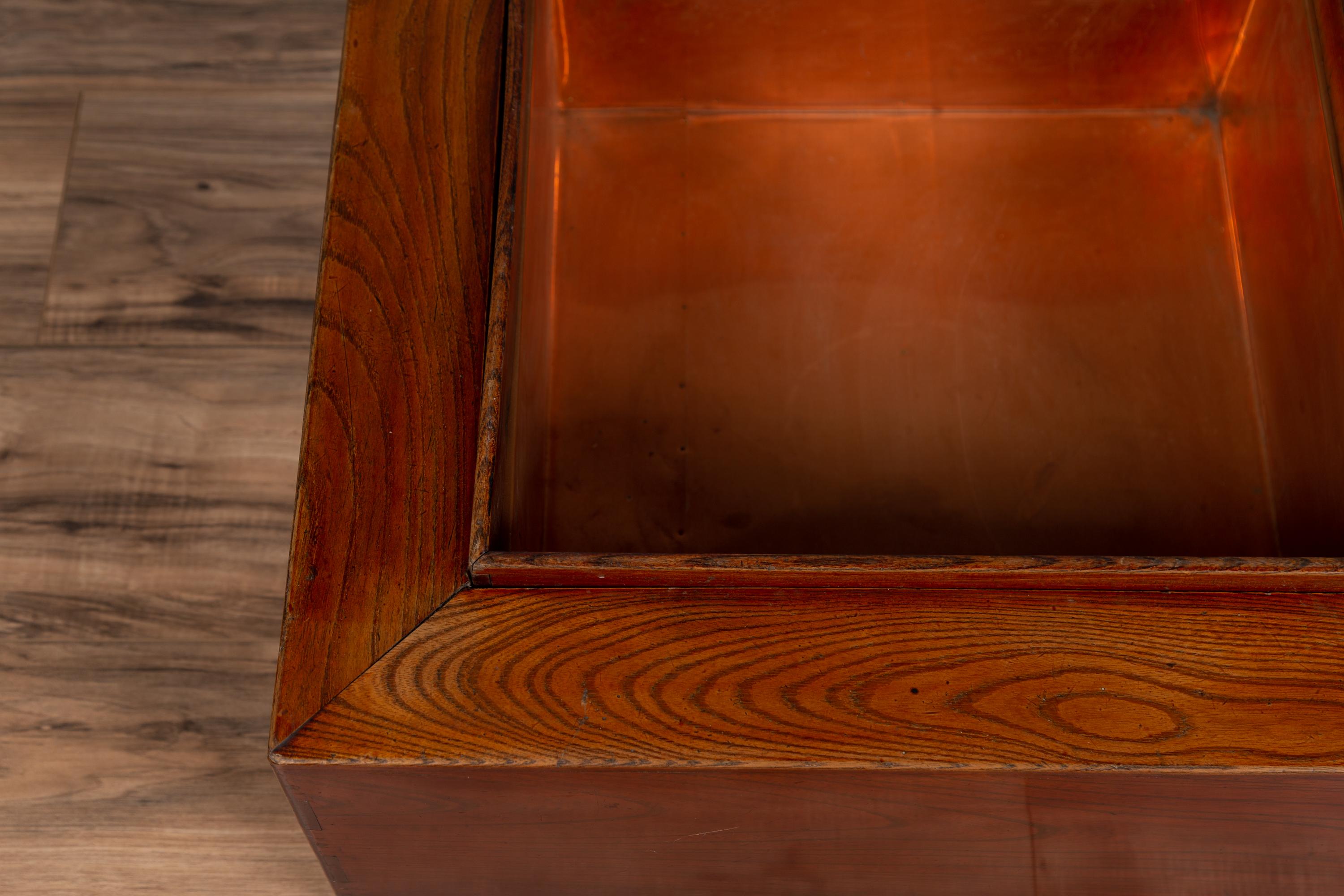 Rame Hibachi rettangolare in legno Keyaki giapponese del XIX secolo con rivestimento in rame in vendita