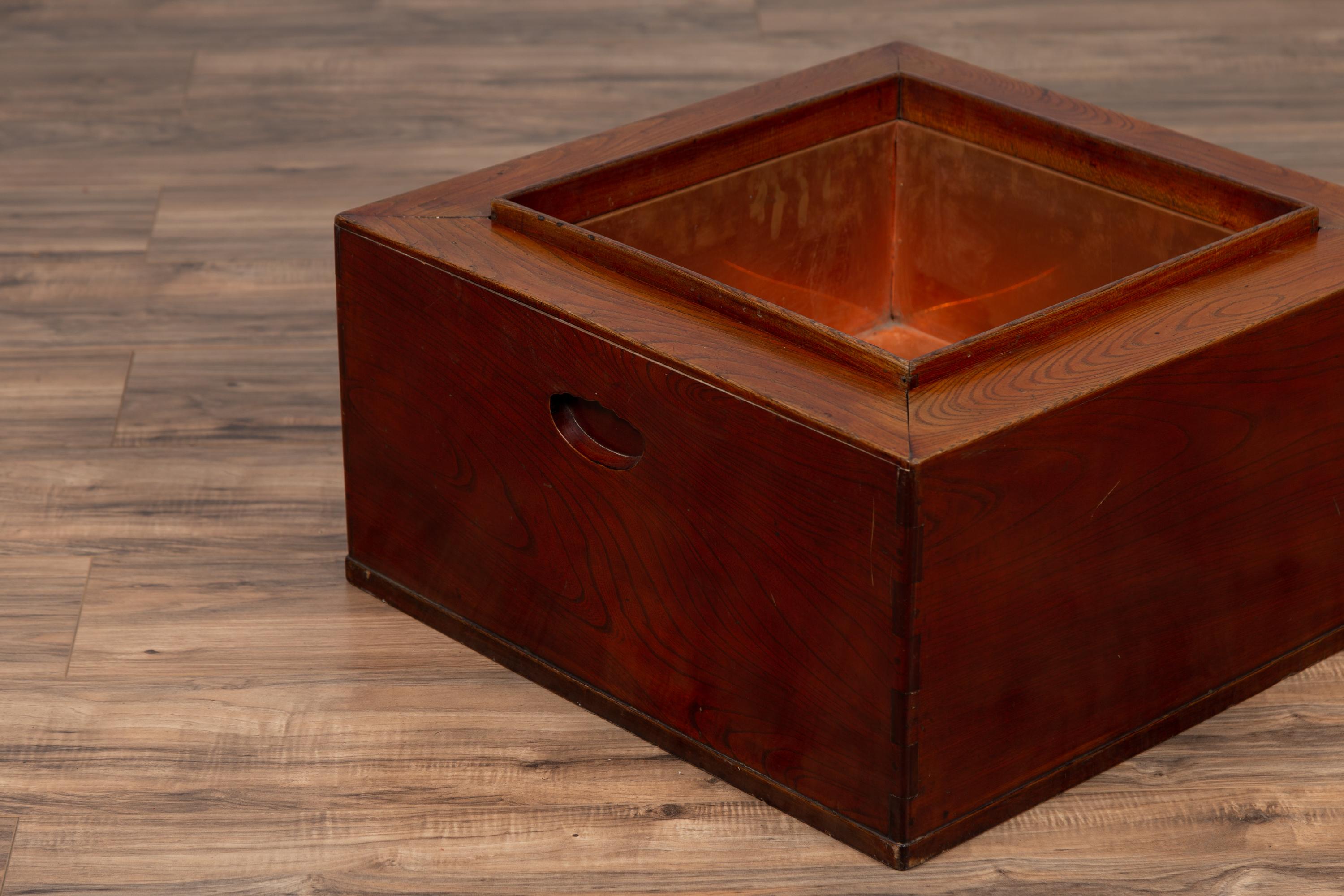 Japanese 19th Century Keyaki Wood Rectangular Hibachi with Copper Liner For Sale 4