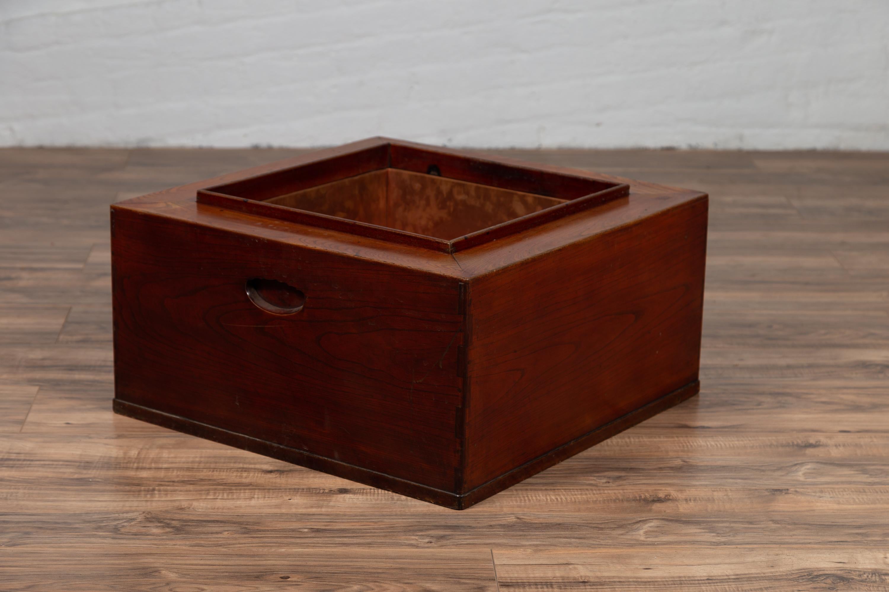 Japanese 19th Century Keyaki Wood Rectangular Hibachi with Copper Liner For Sale 5