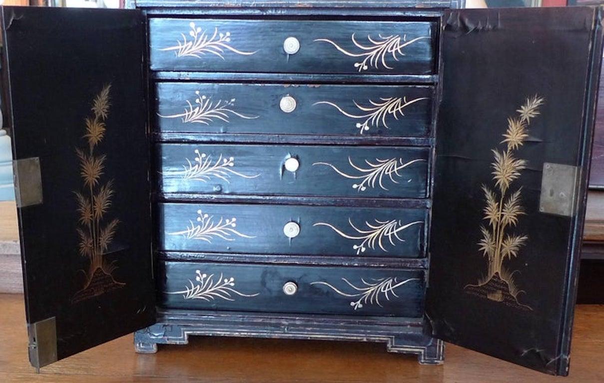 Japanese 19th Century Lacquered Miniature 2-Door and 5-Drawer Jewelry Cabinet In Distressed Condition In Santa Monica, CA