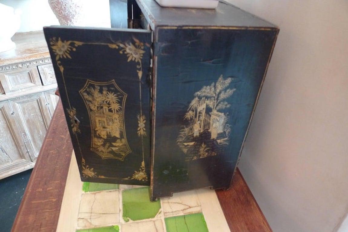 Japanese 19th Century Lacquered Miniature 2-Door and 5-Drawer Jewelry Cabinet 1