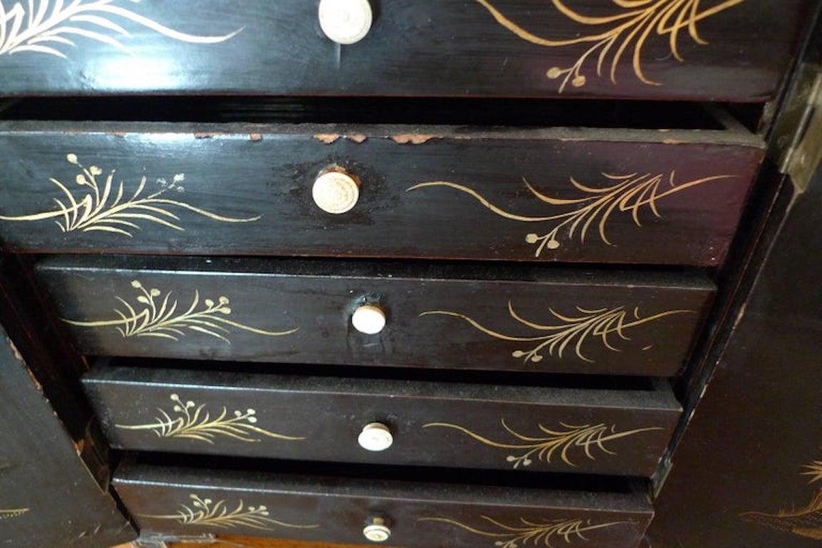 Japanese 19th Century Lacquered Miniature 2-Door and 5-Drawer Jewelry Cabinet 5