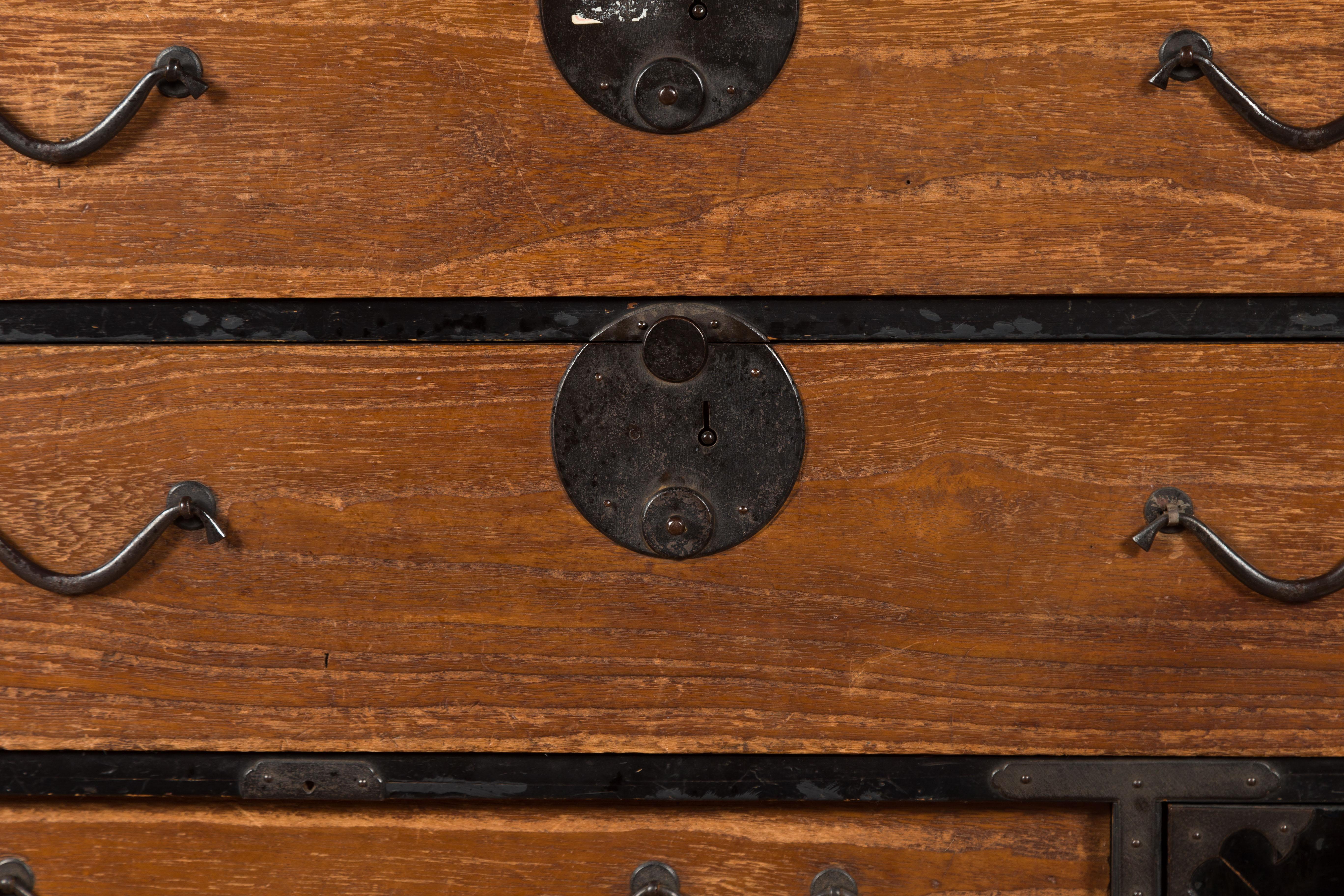 Japanese 19th Century Meiji Period Brown and Black Tansu Clothing Chest For Sale 7