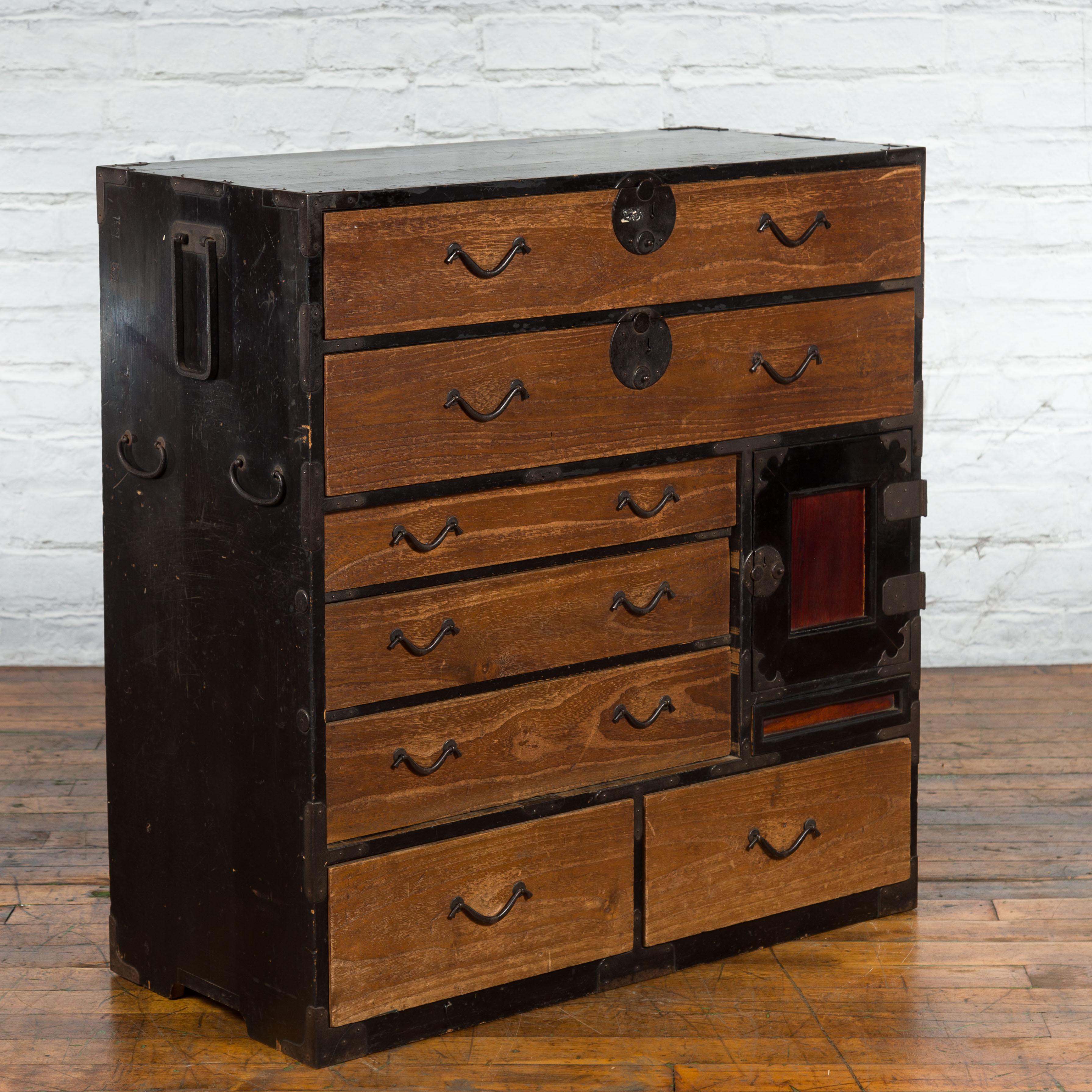 Japanese 19th Century Meiji Period Brown and Black Tansu Clothing Chest For Sale 11