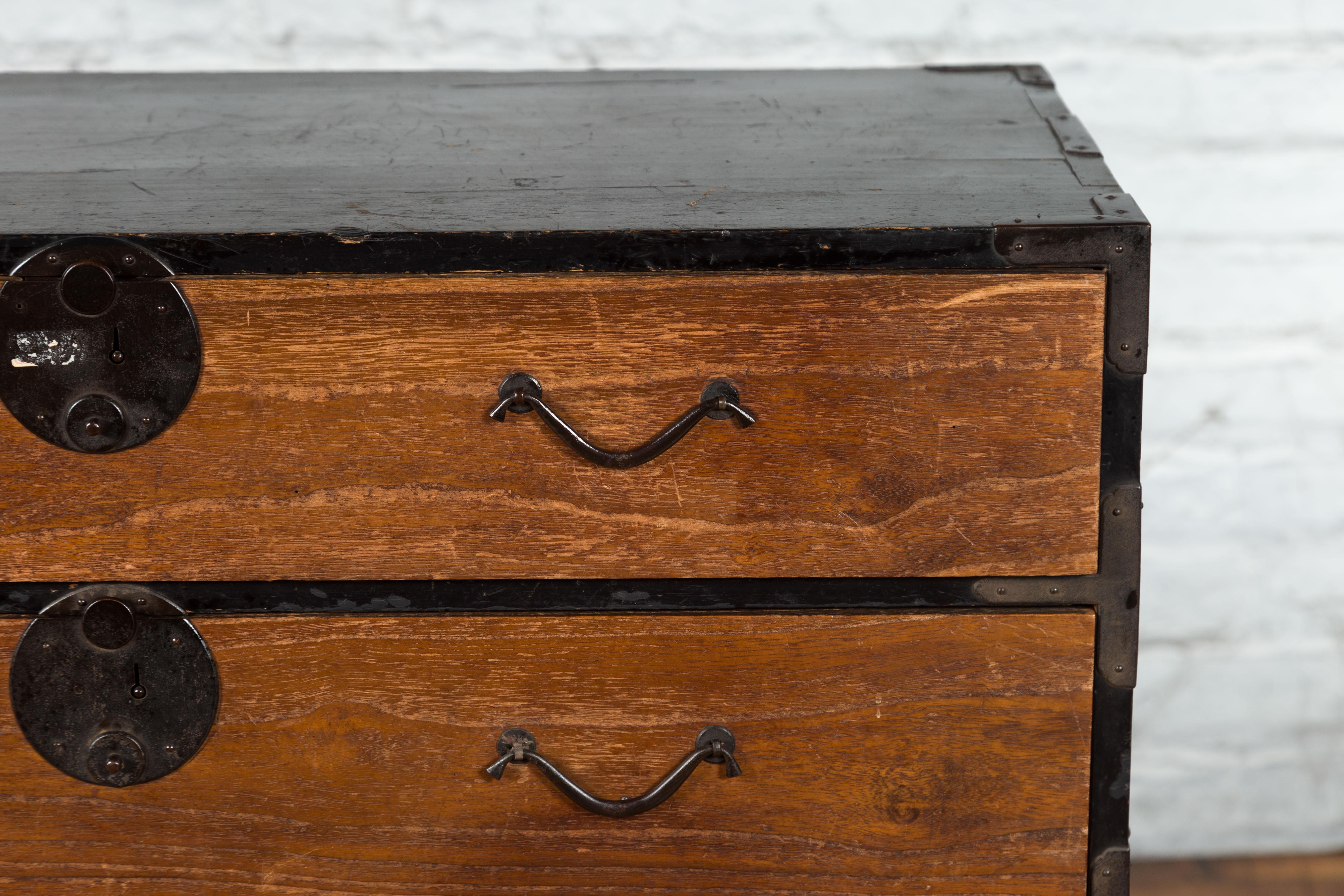 Japanese 19th Century Meiji Period Brown and Black Tansu Clothing Chest For Sale 2