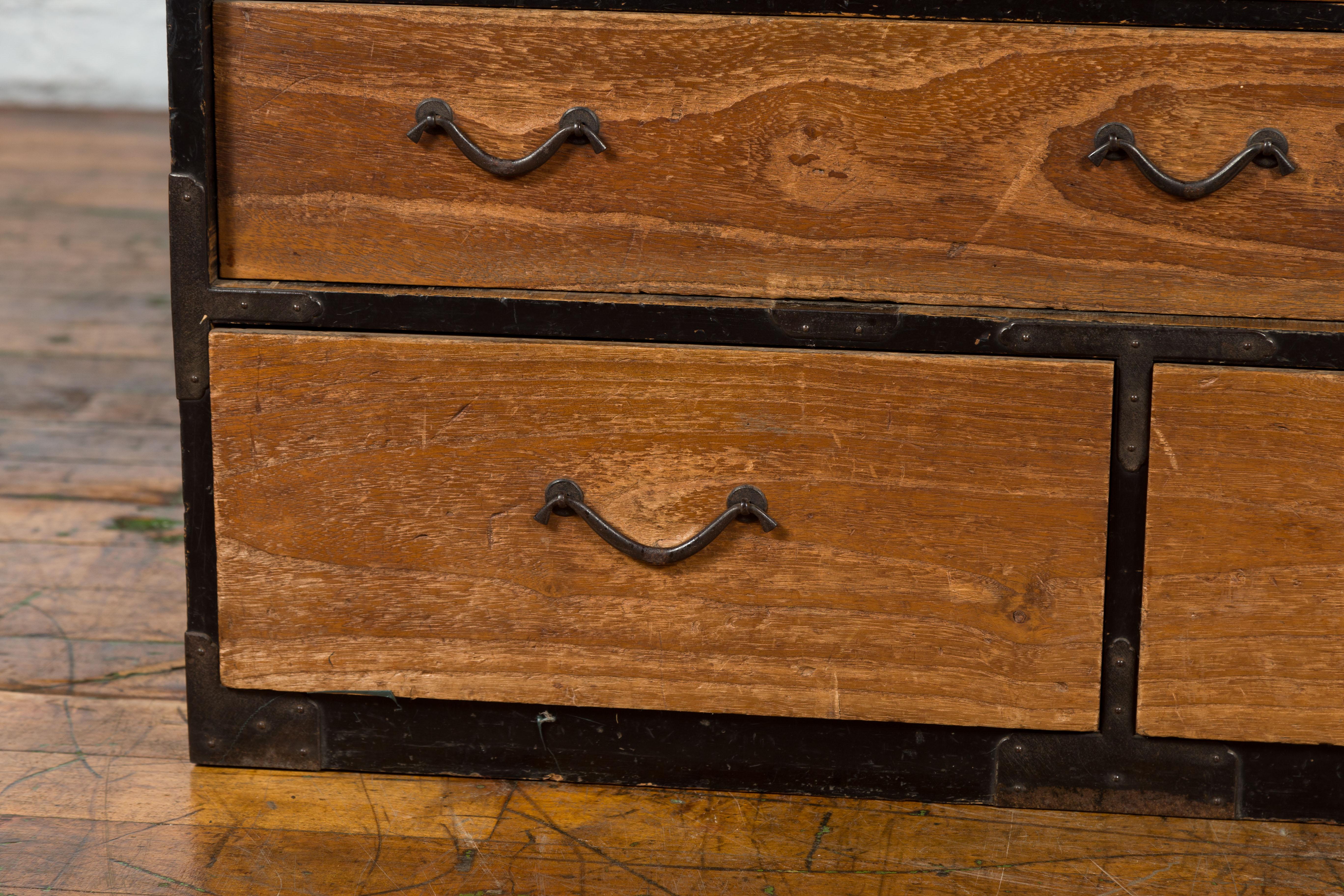 Japanese 19th Century Meiji Period Brown and Black Tansu Clothing Chest For Sale 5