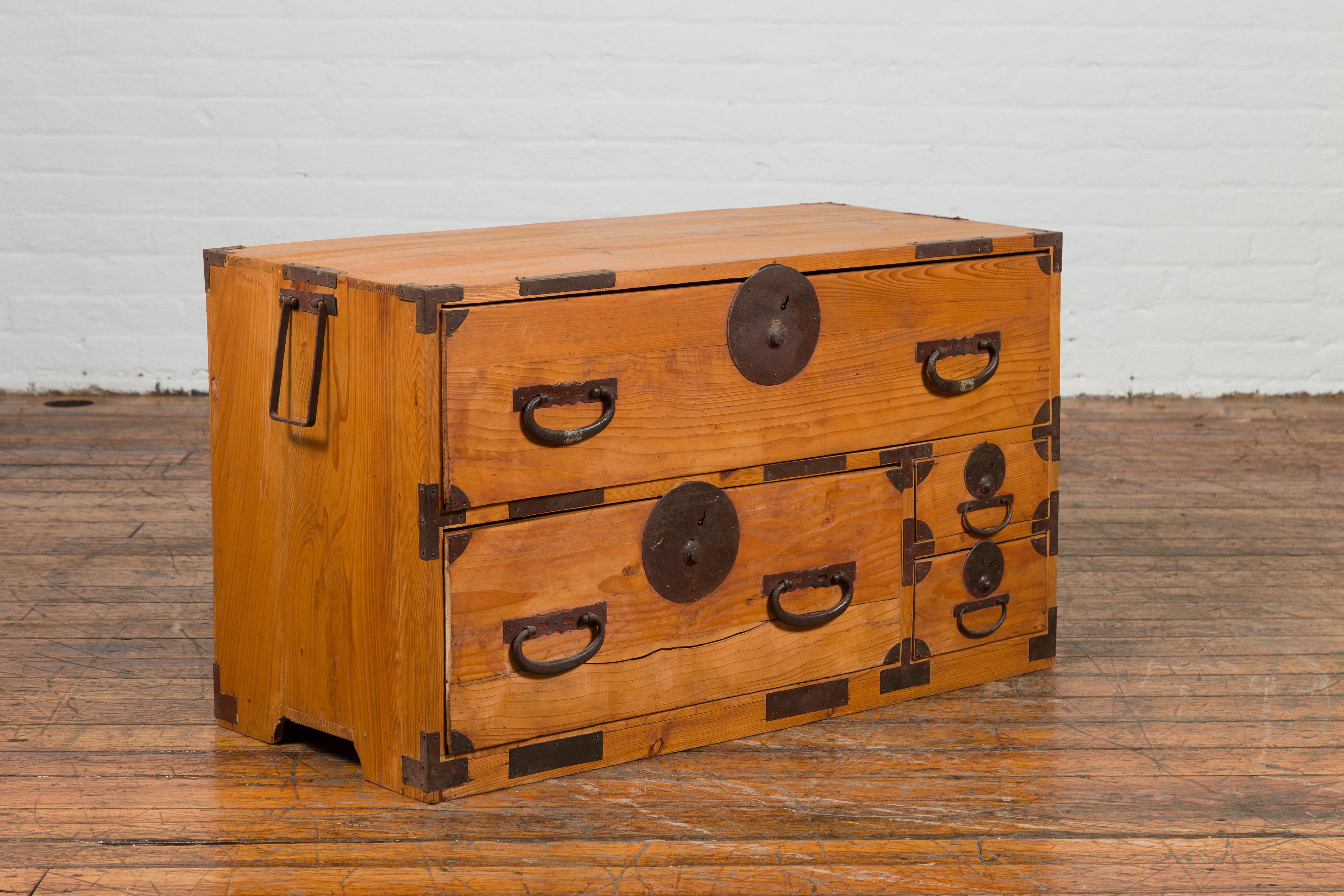 Japanese 19th Century Meiji Period Kiri Wood Clothing Chest with Iron Hardware In Good Condition In Yonkers, NY