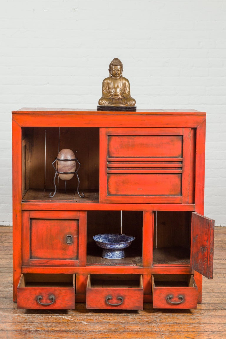 https://a.1stdibscdn.com/japanese-19th-century-meiji-period-red-cabinet-with-sliding-doors-and-drawers-for-sale-picture-4/f_8639/1613500919318/YN7034_9_of_14__master.jpg?width=768