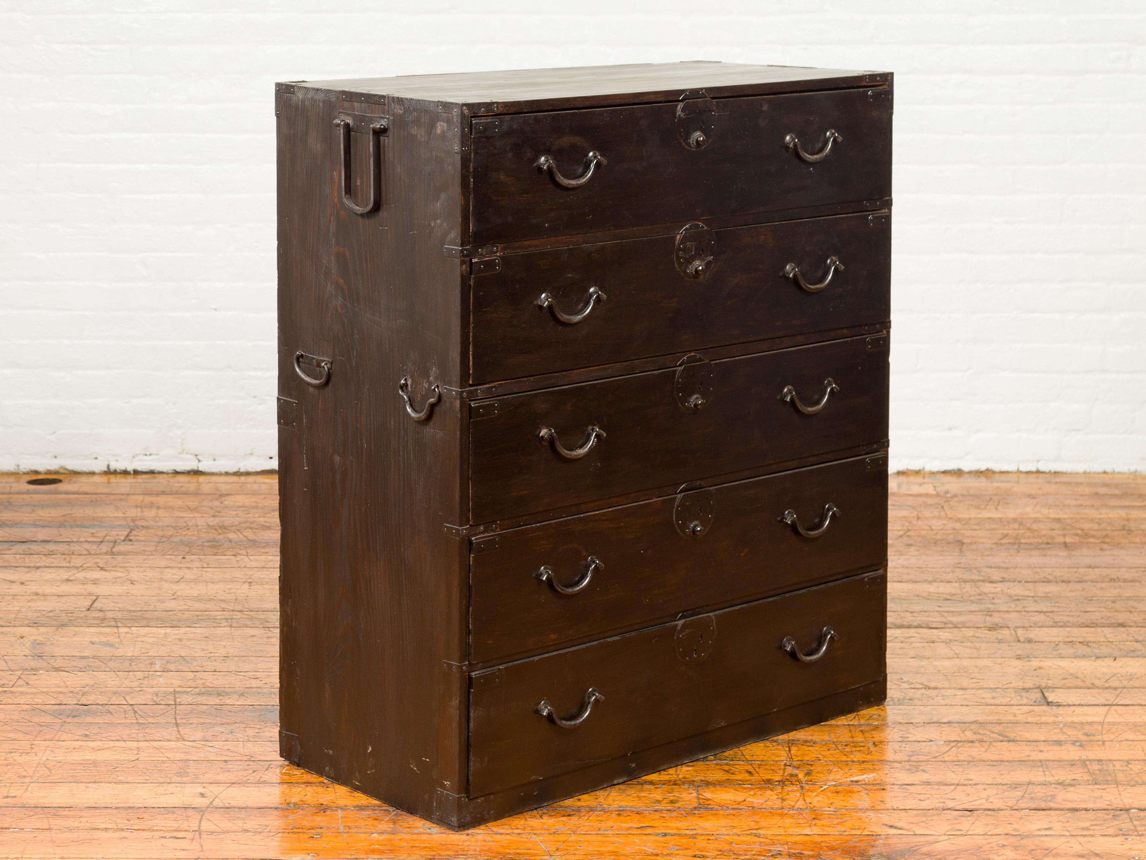 Japanese 19th Century Meiji Period Tall Five-Drawer Clothing Tansu Chest In Good Condition In Yonkers, NY
