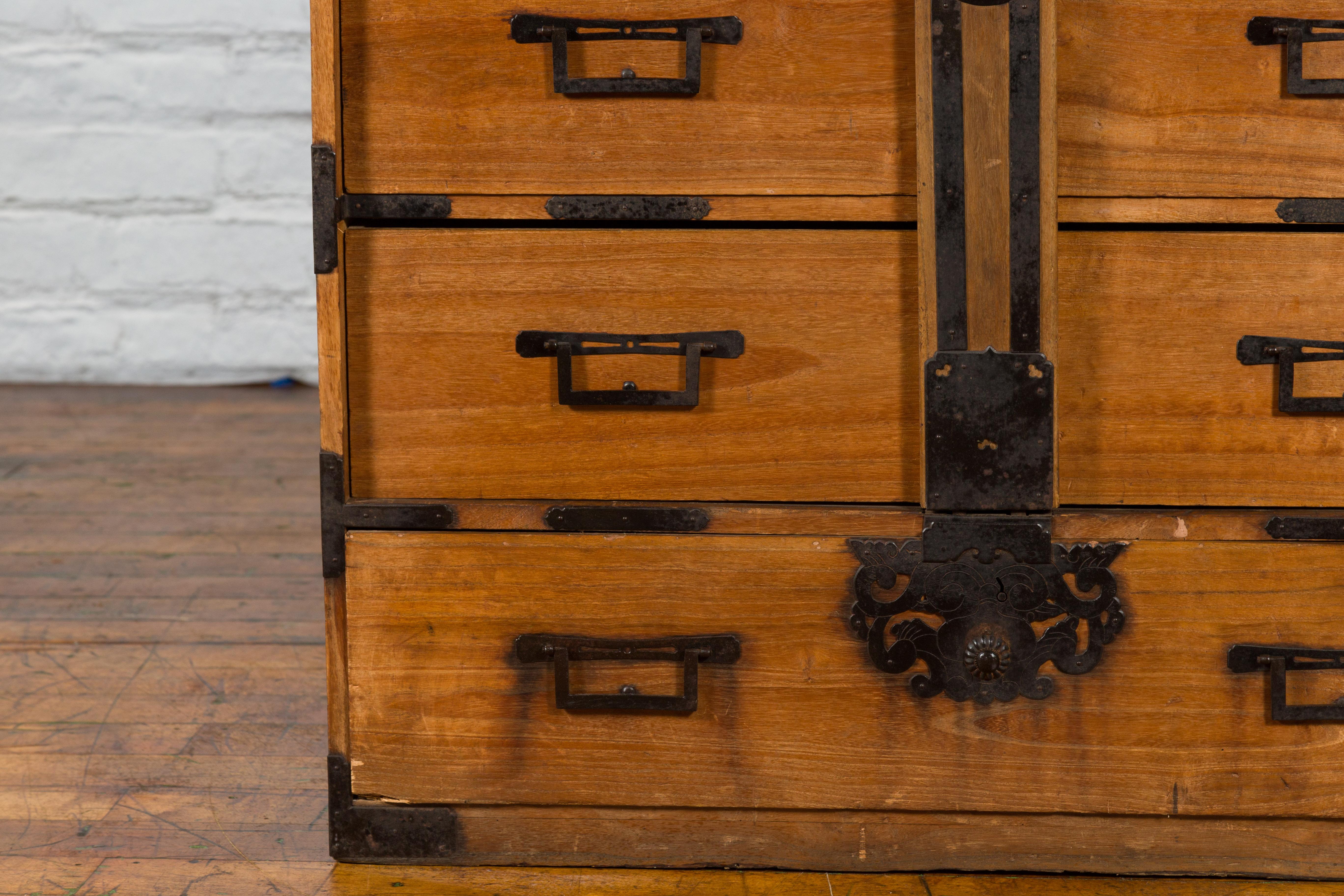 Japanese 19th Century Meiji Tansu Traveling Chest with Multiple Drawers 6