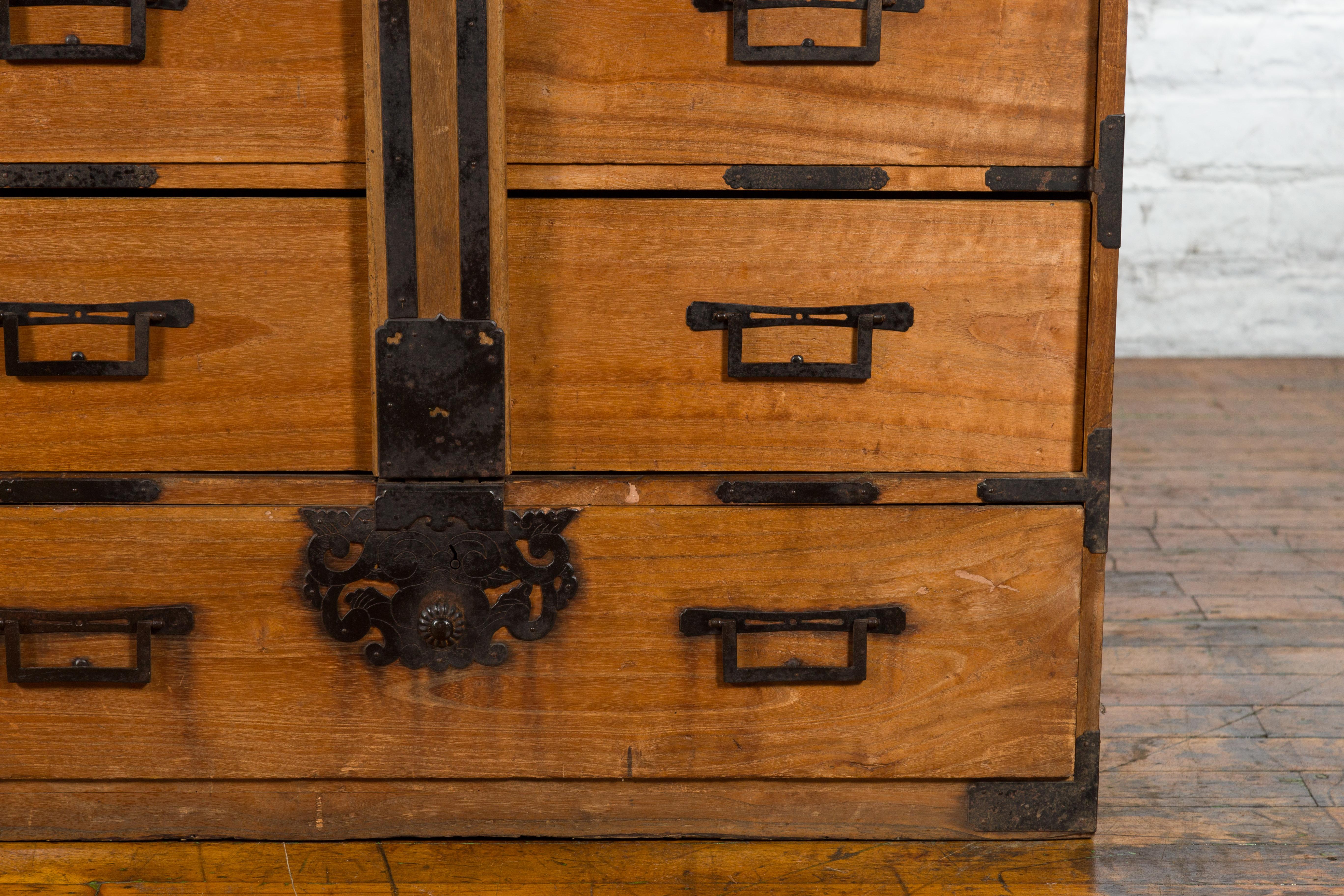 Japanese 19th Century Meiji Tansu Traveling Chest with Multiple Drawers 7