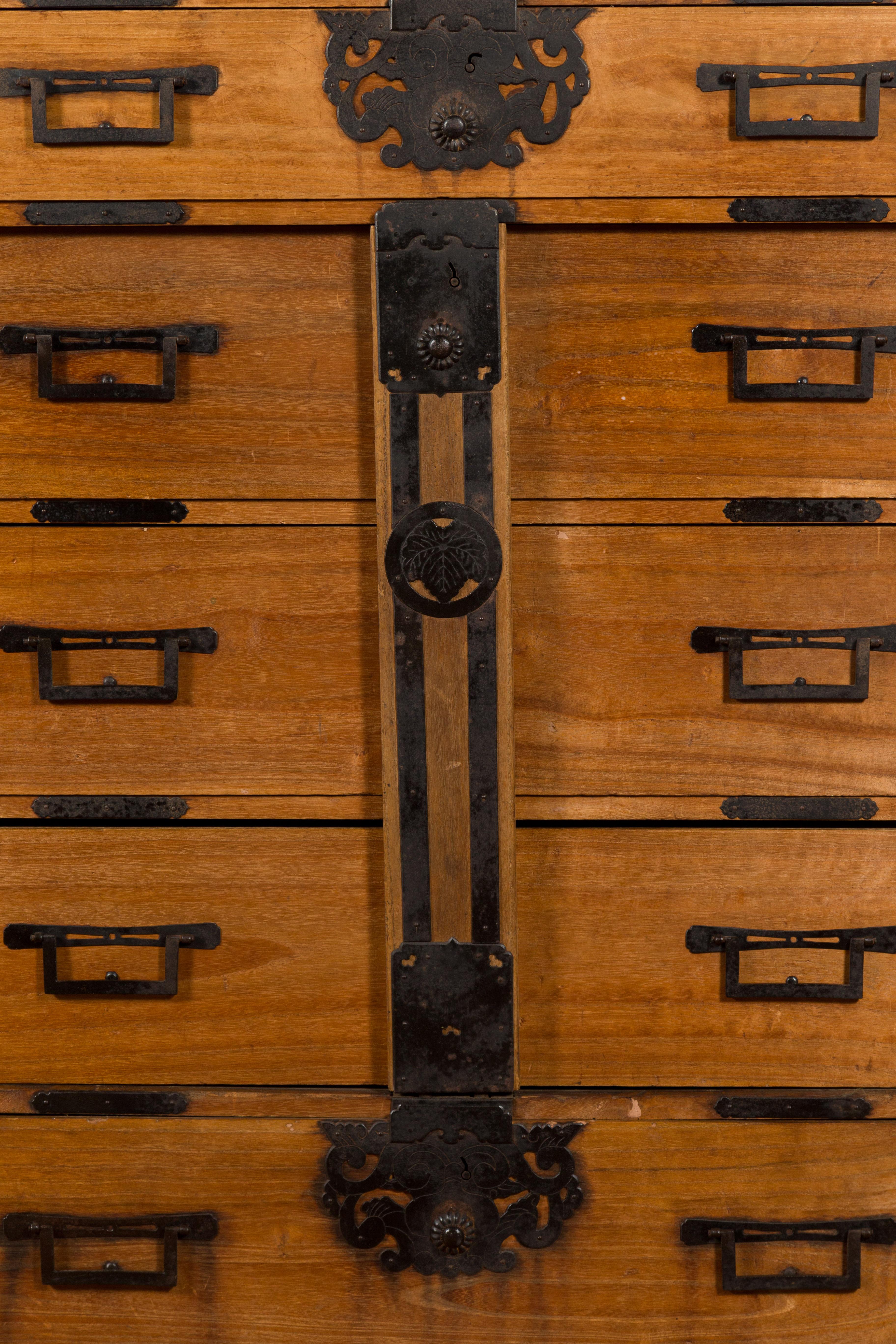 Japanese 19th Century Meiji Tansu Traveling Chest with Multiple Drawers 8