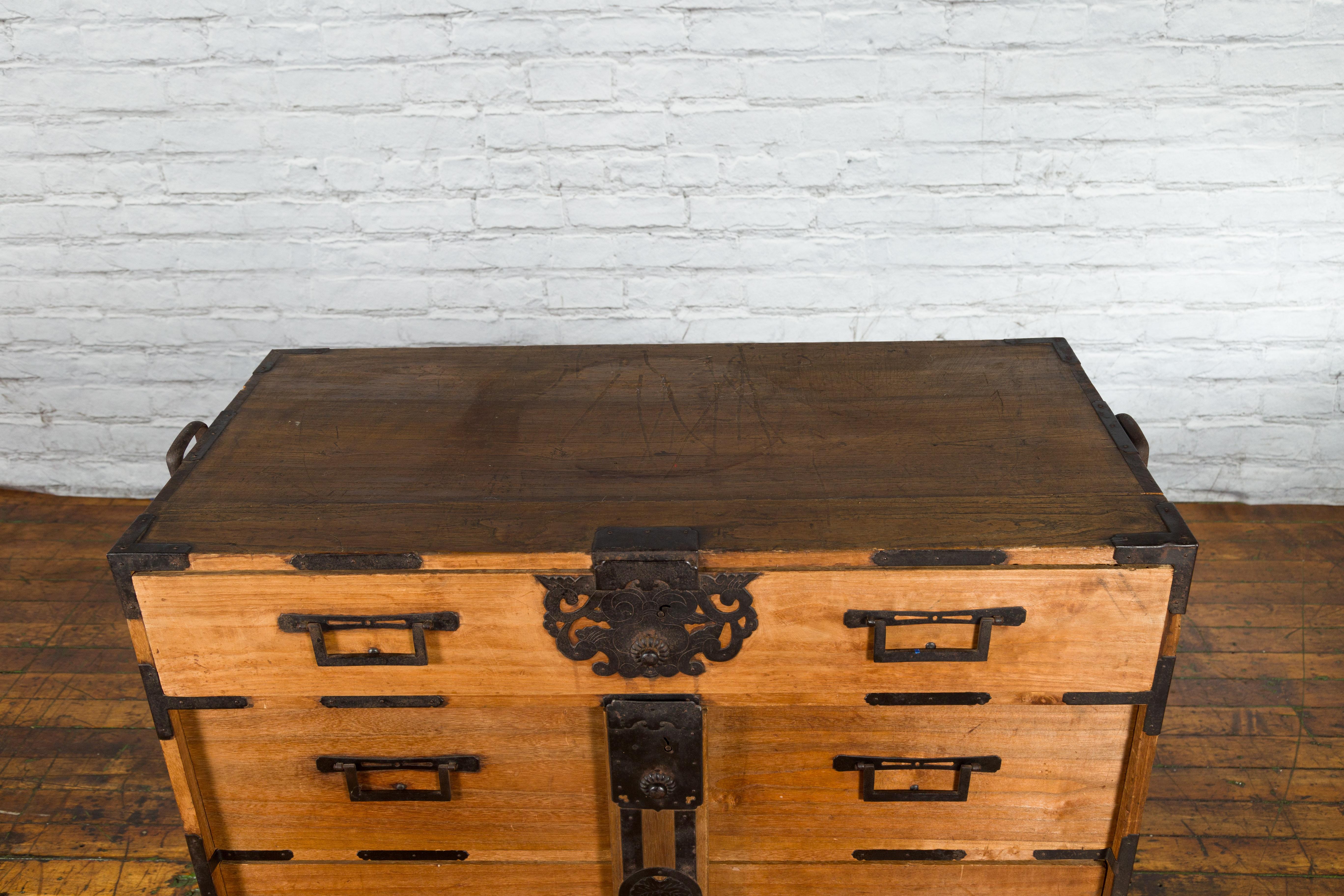 Japanese 19th Century Meiji Tansu Traveling Chest with Multiple Drawers 11