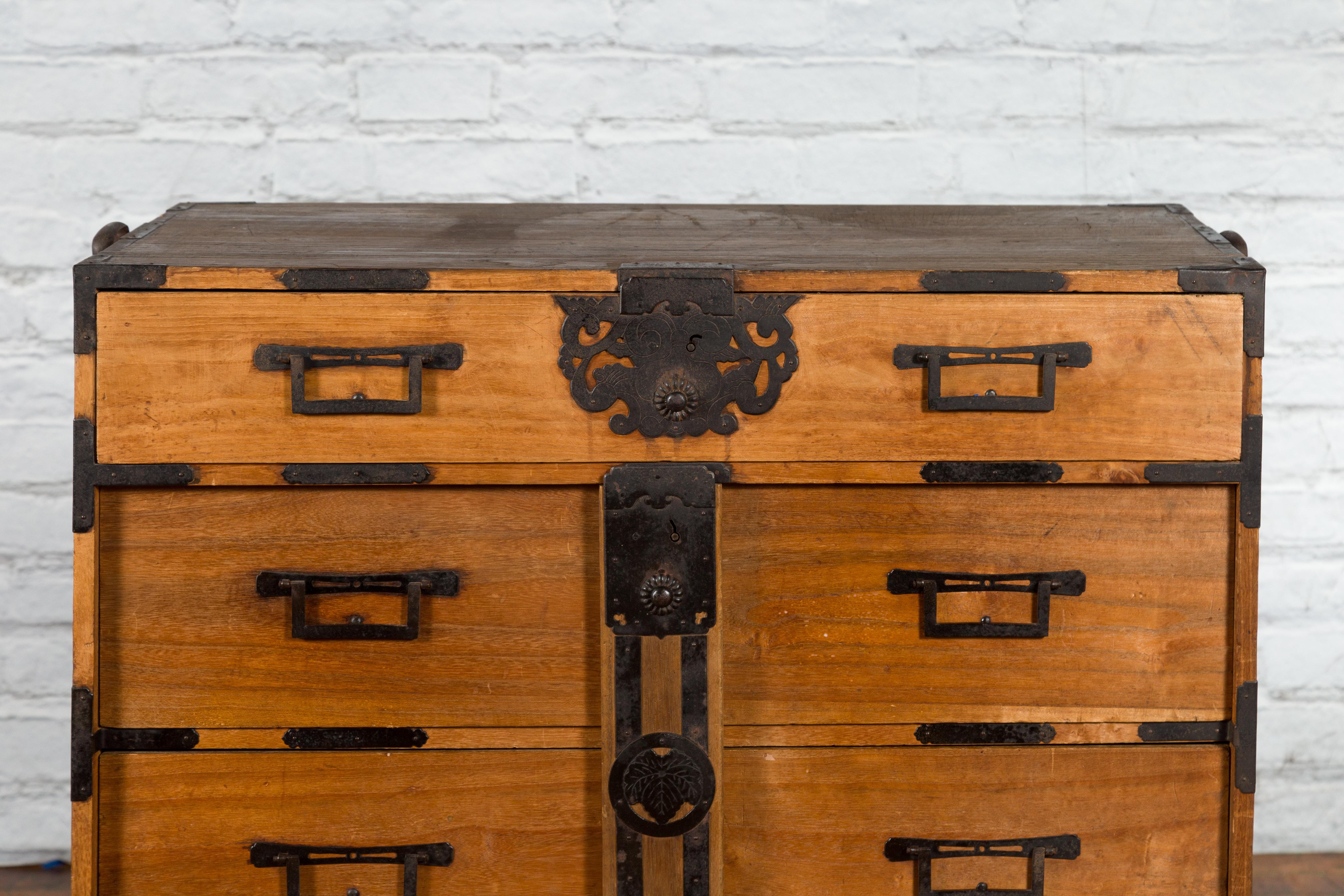 Japanese 19th Century Meiji Tansu Traveling Chest with Multiple Drawers 2