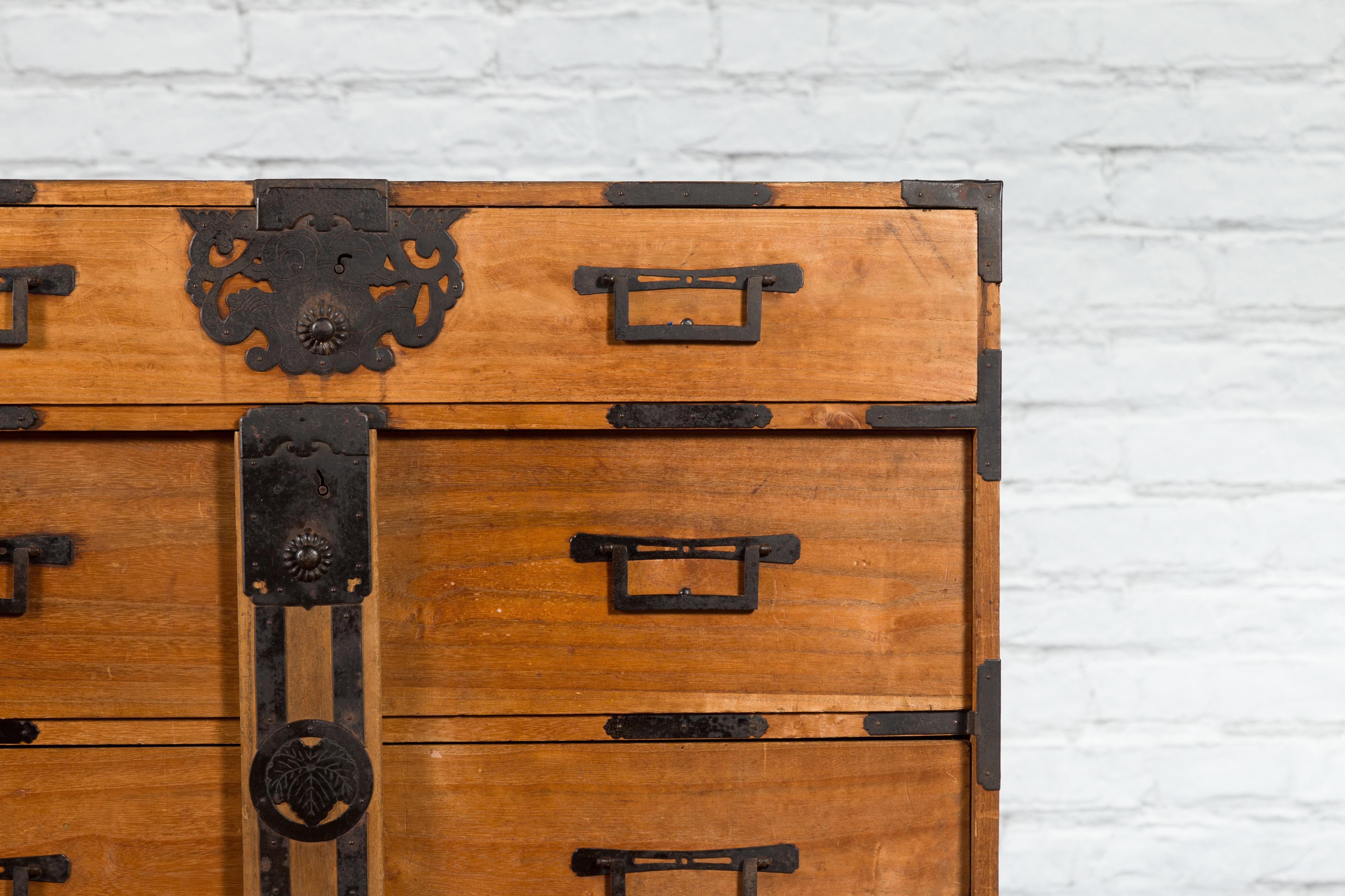 Japanese 19th Century Meiji Tansu Traveling Chest with Multiple Drawers 4