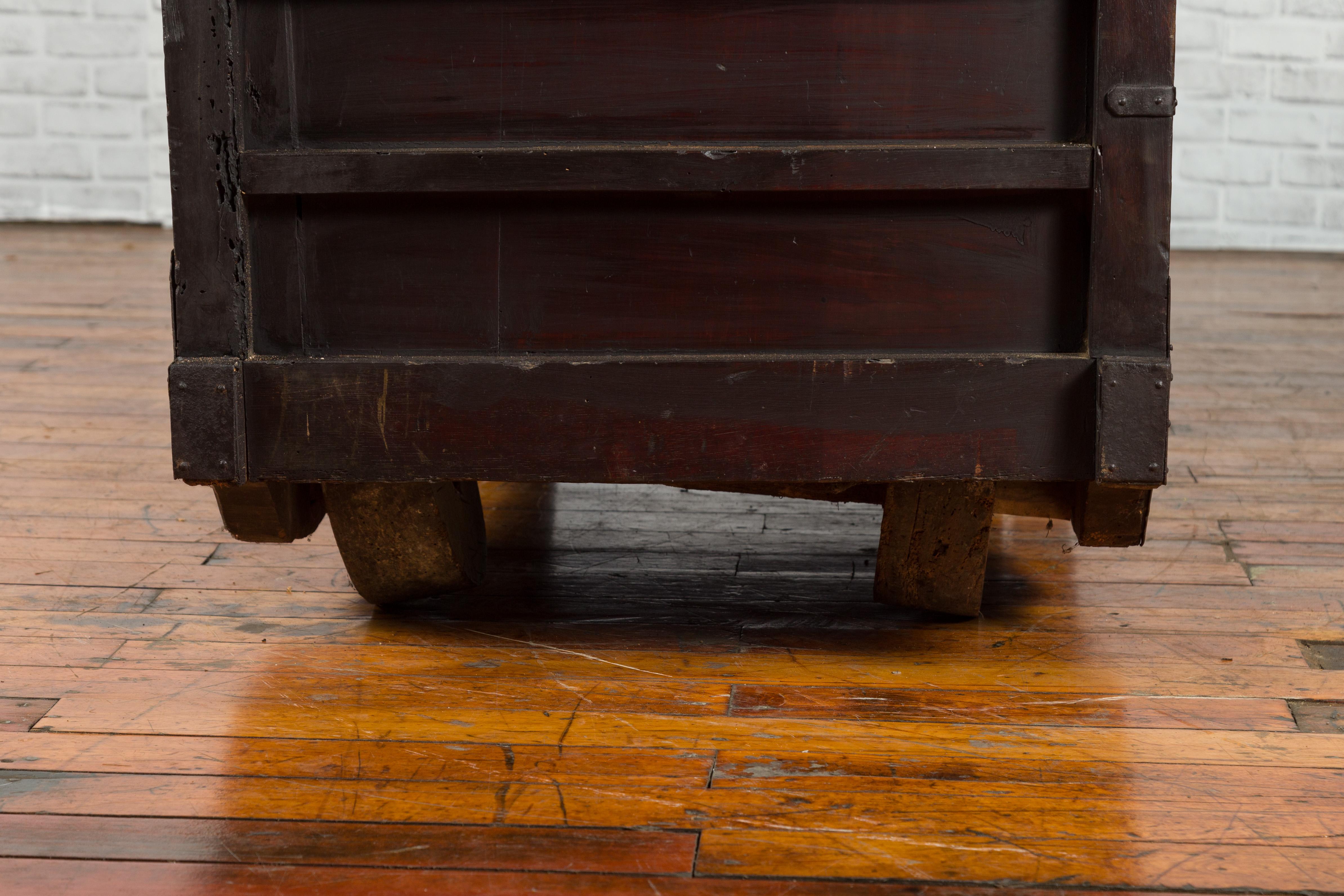 Japanese 19th Century Merchant's Chest with Drawers and Door, Mounted on Wheels For Sale 8