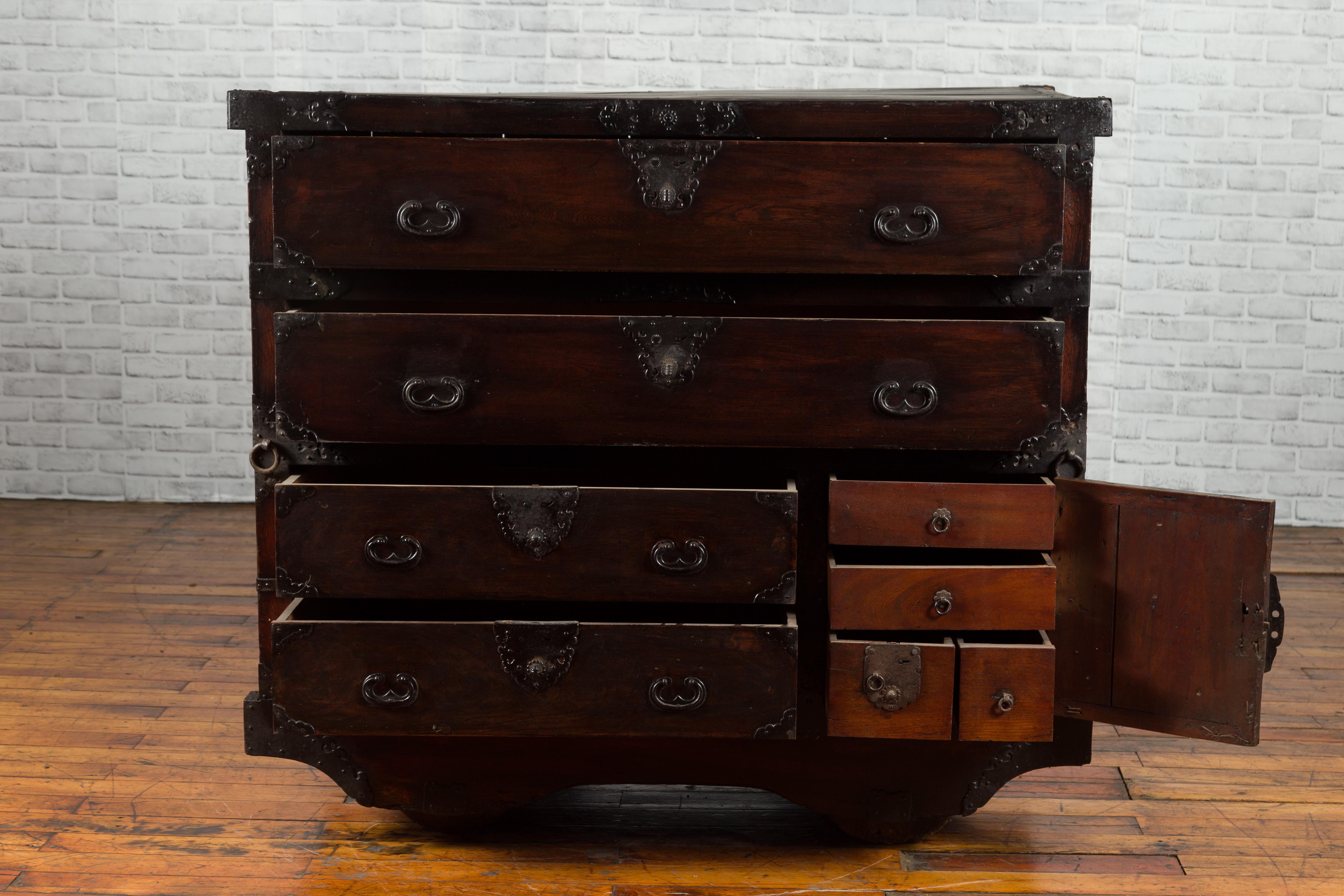 Japanese 19th Century Merchant's Chest with Drawers and Door, Mounted on Wheels For Sale 1