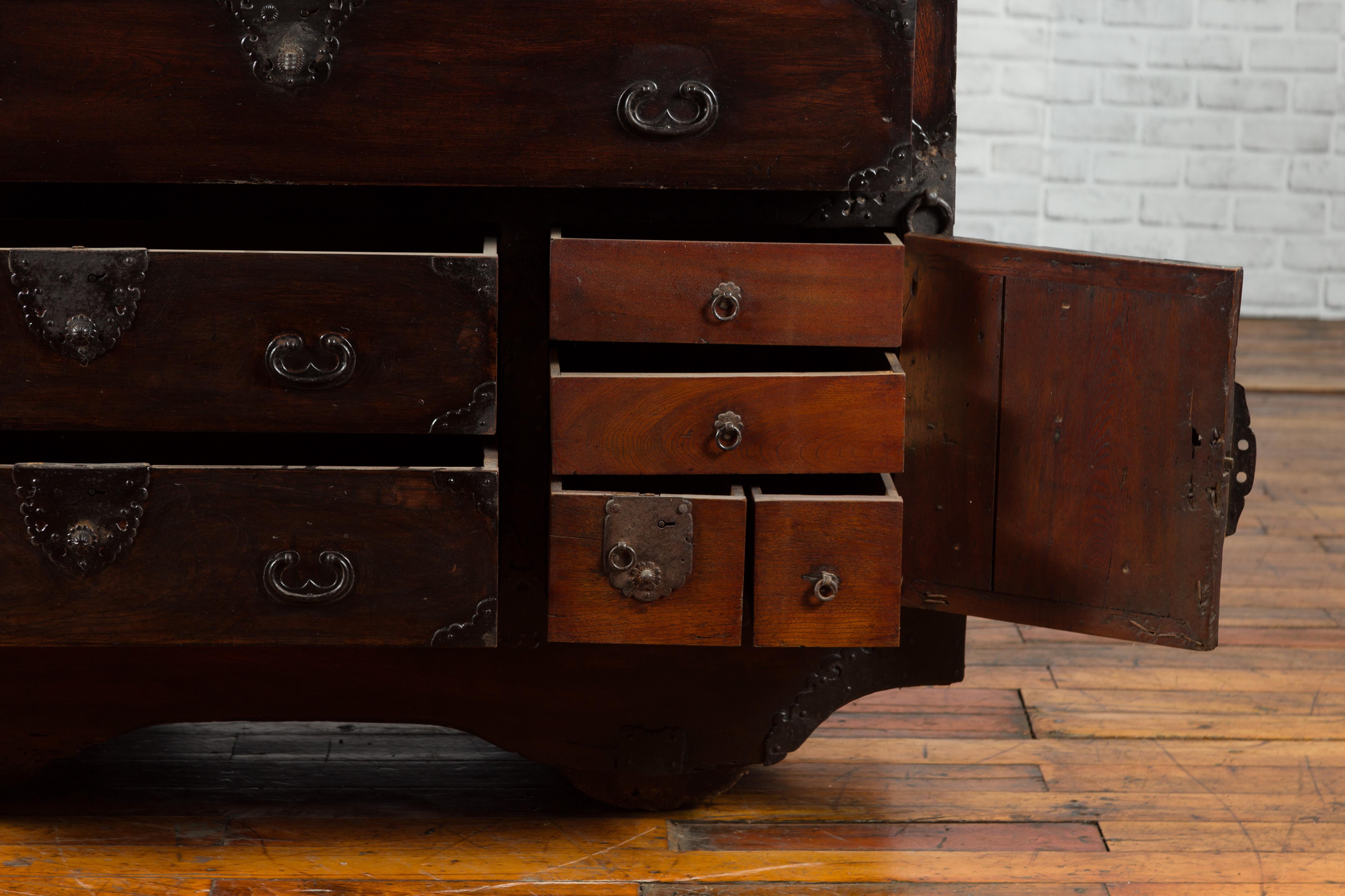 Japanese 19th Century Merchant's Chest with Drawers and Door, Mounted on Wheels For Sale 2