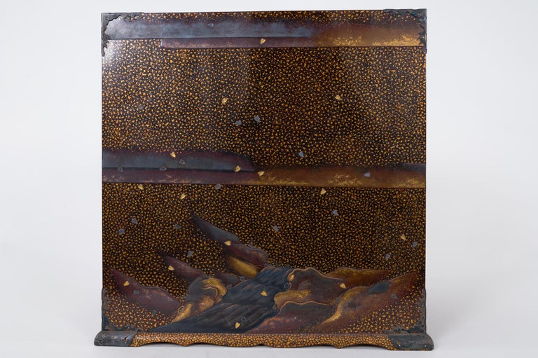 Japanese 19th Century Miniature Lacquer Chest with Waterfall For Sale 2
