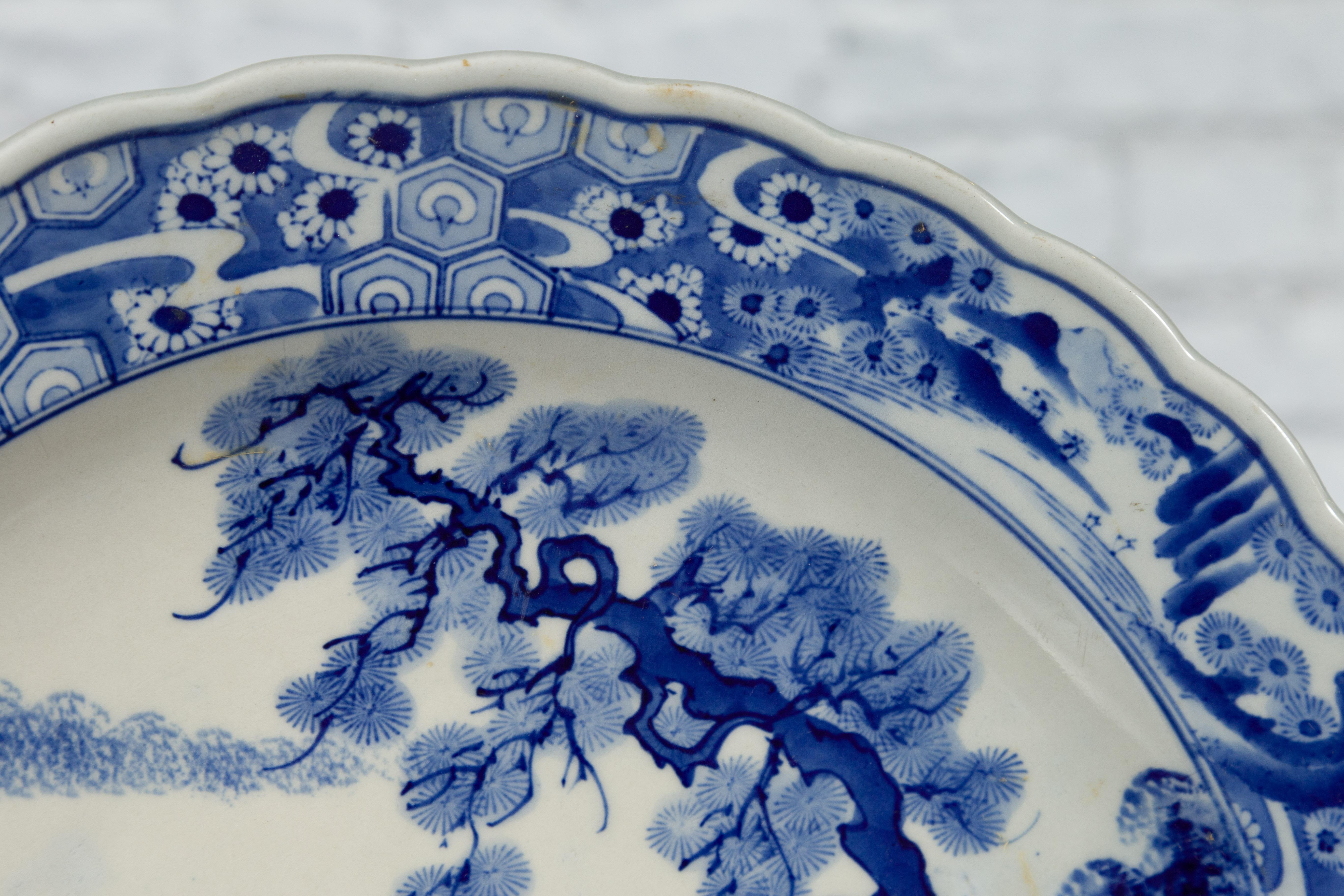 Japanese 19th Century Porcelain Imari Charger with Painted Blue and White Décor For Sale 9