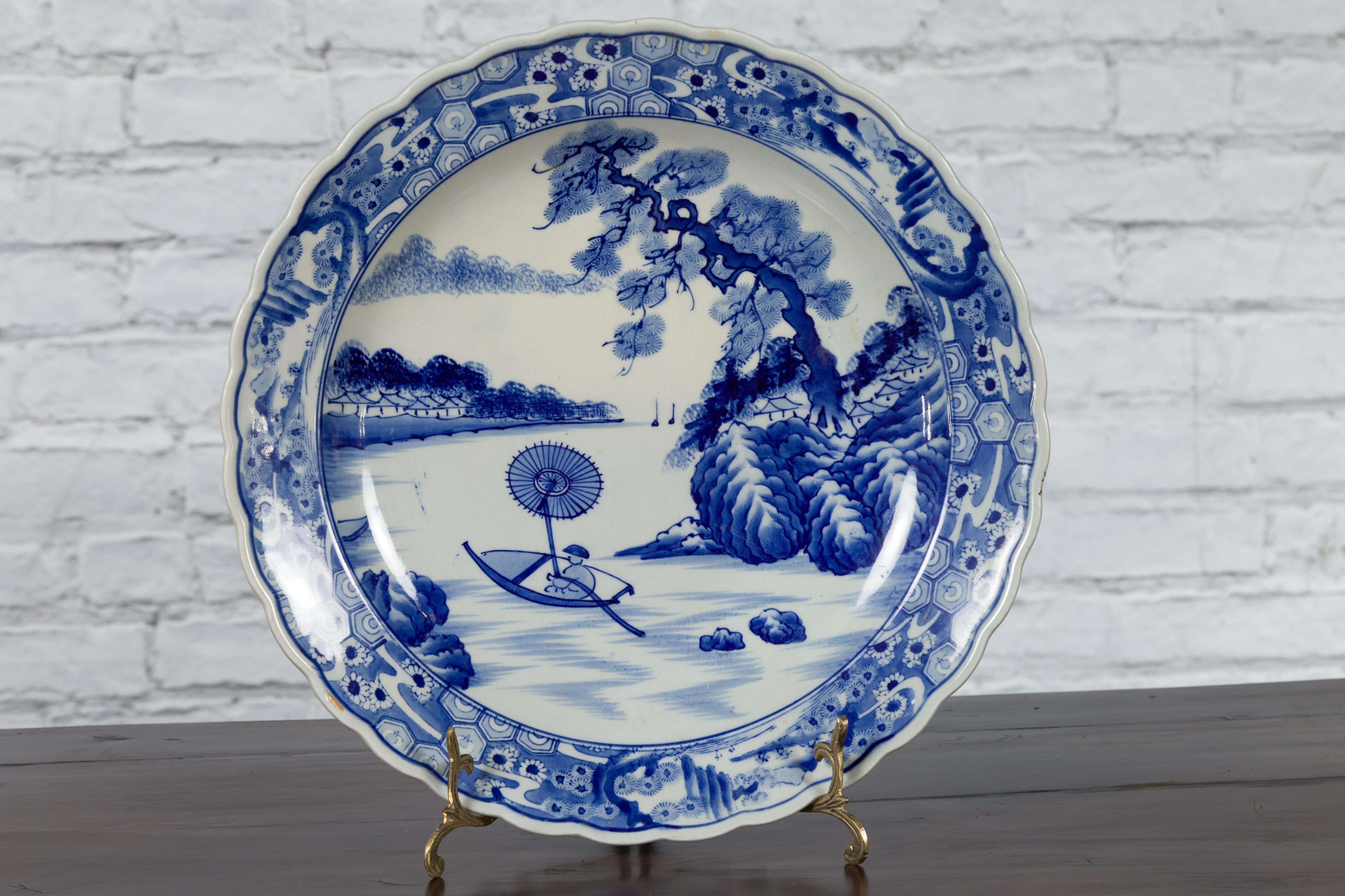Japanese 19th Century Porcelain Imari Charger with Painted Blue and White Décor For Sale 10