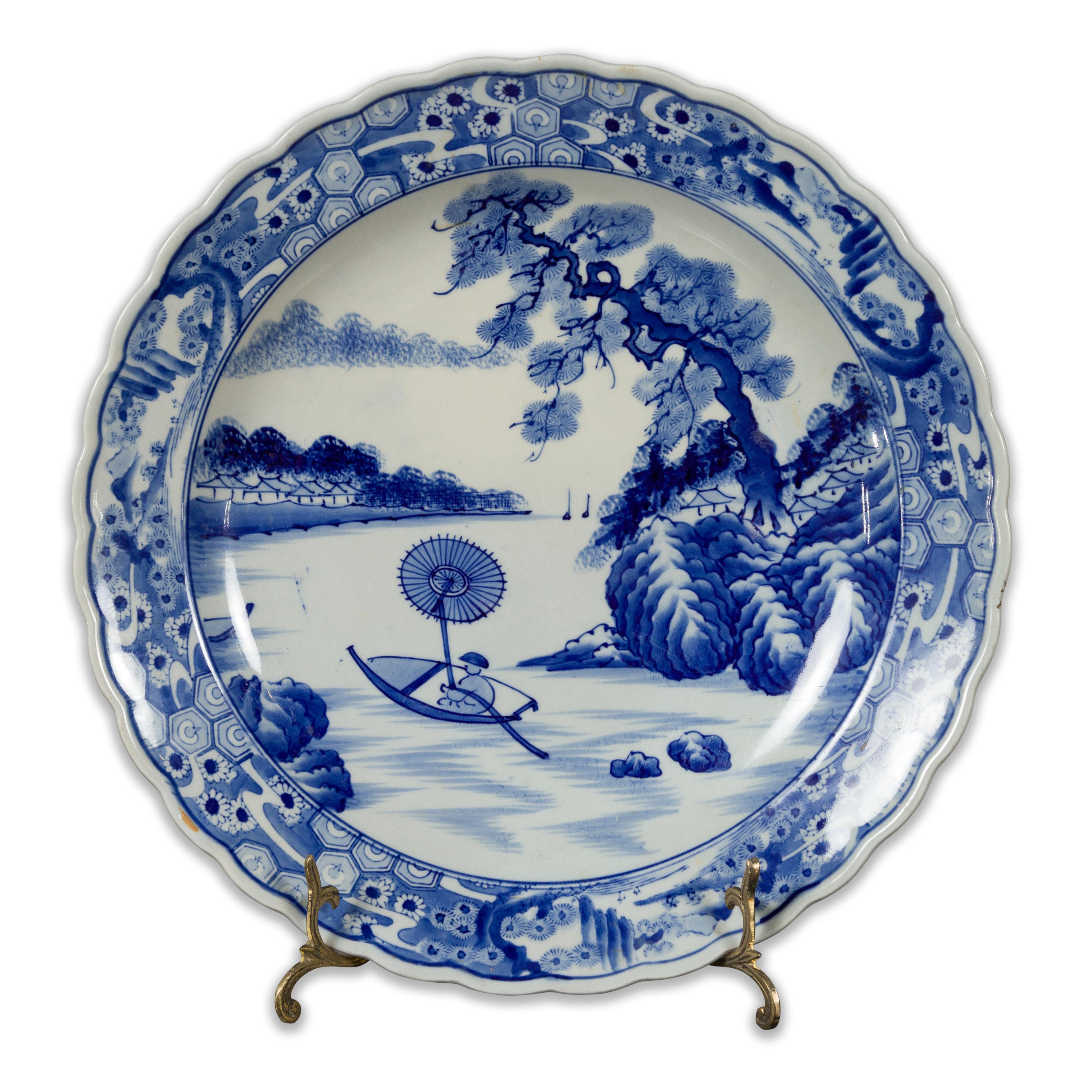 Japanese 19th Century Porcelain Imari Charger with Painted Blue and White Décor For Sale 12