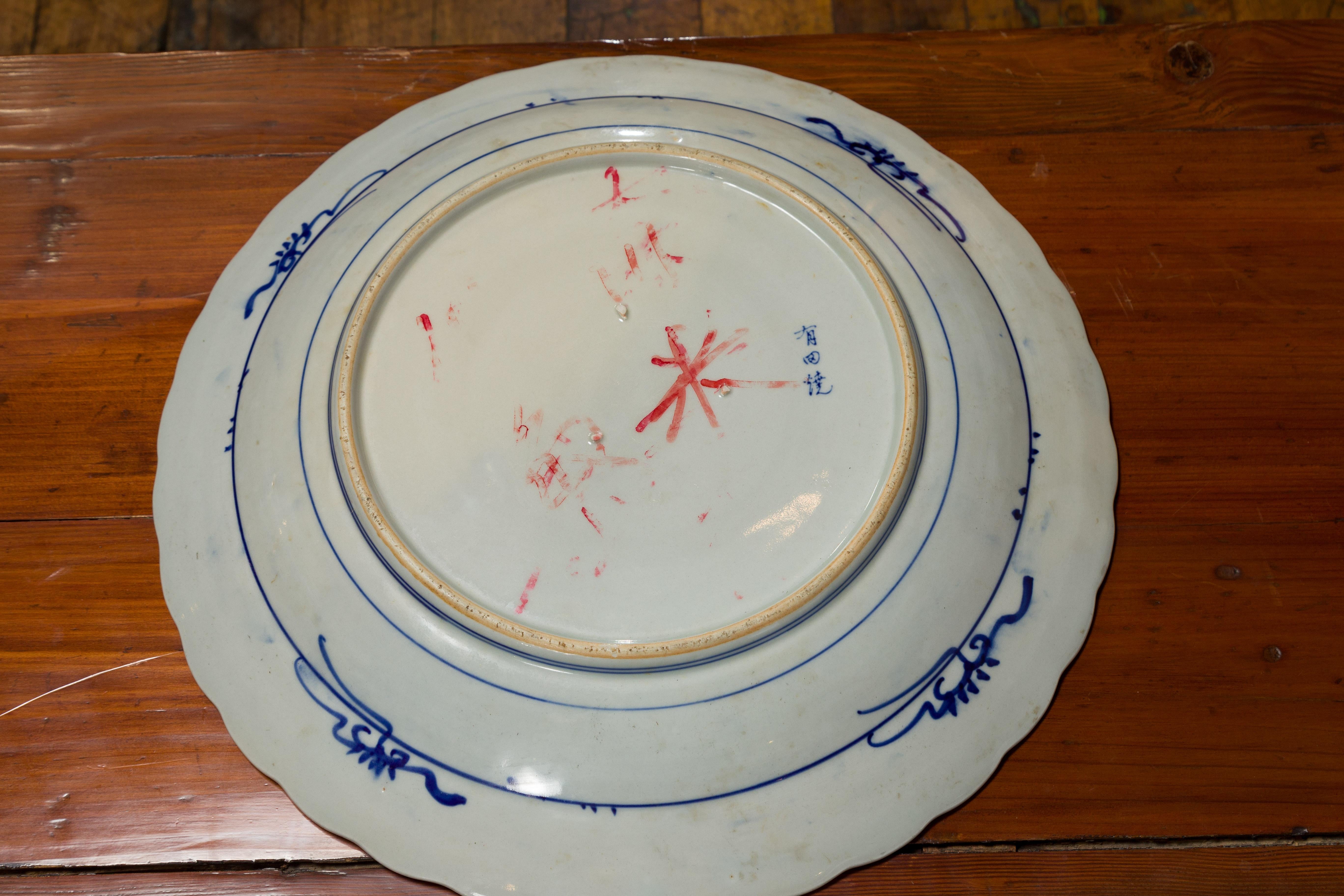 Japanese 19th Century Porcelain Imari Charger with Painted Blue and White Décor For Sale 15
