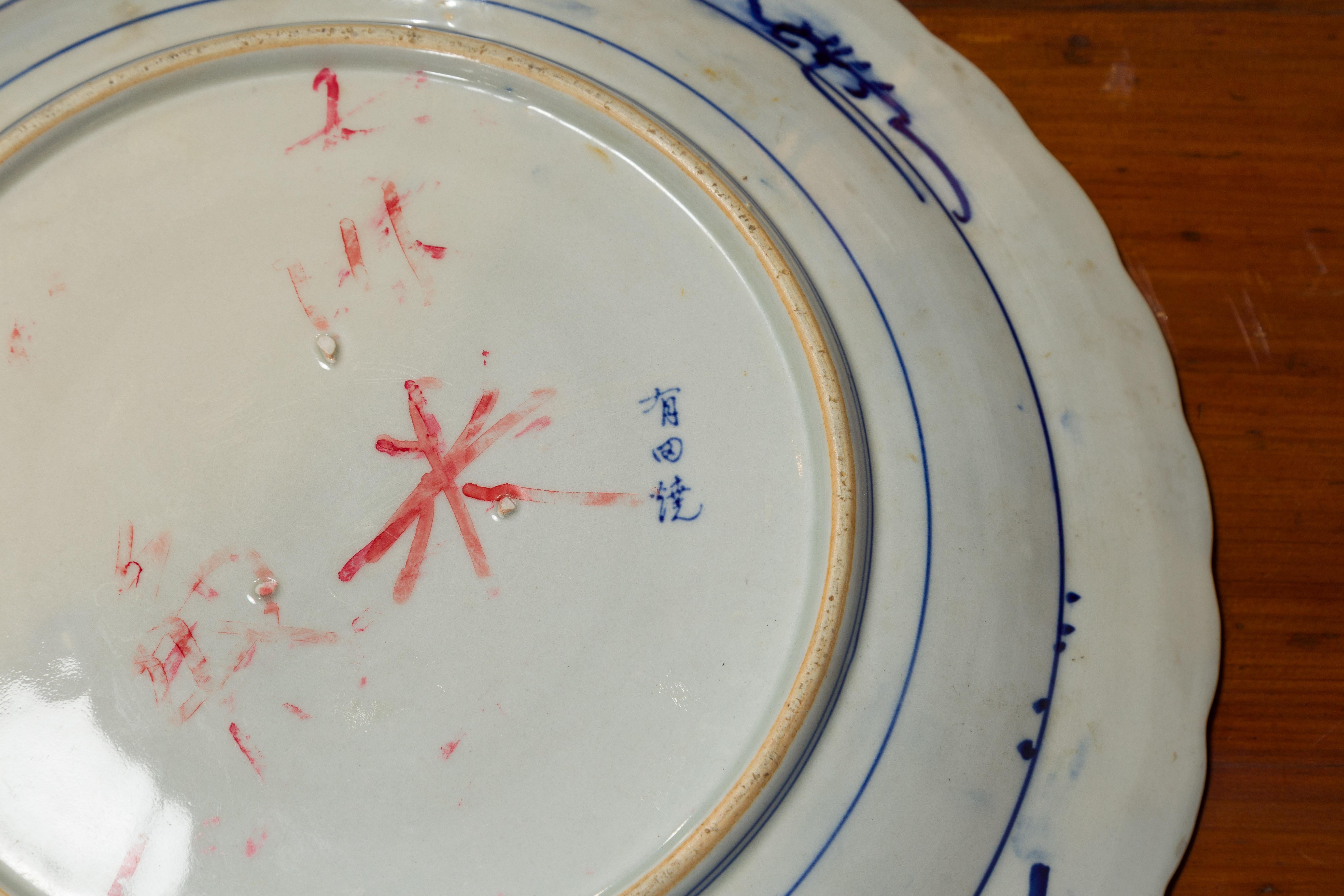 Japanese 19th Century Porcelain Imari Charger with Painted Blue and White Décor For Sale 16