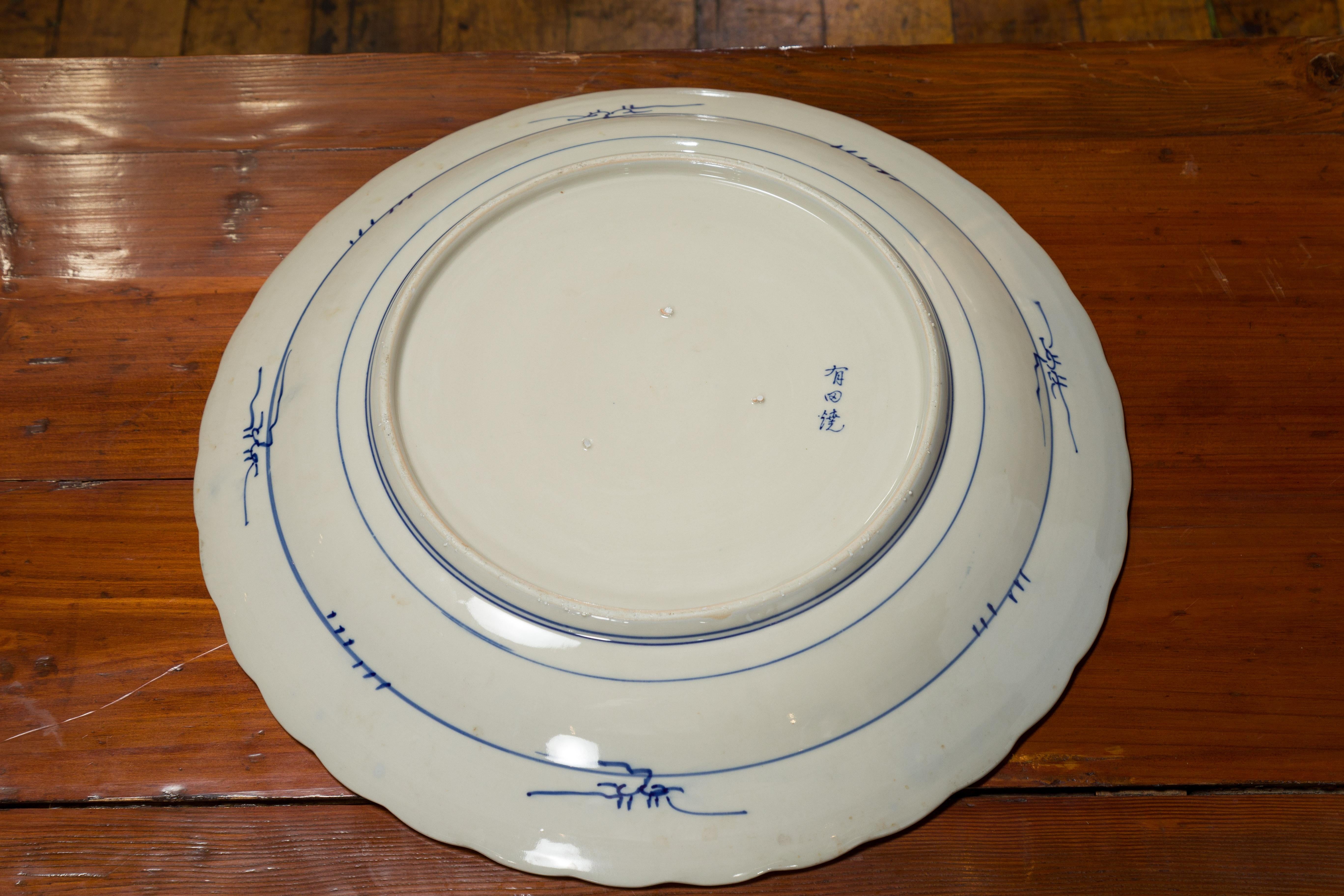 Japanese 19th Century Porcelain Imari Plate with Painted Blue and White Décor For Sale 9