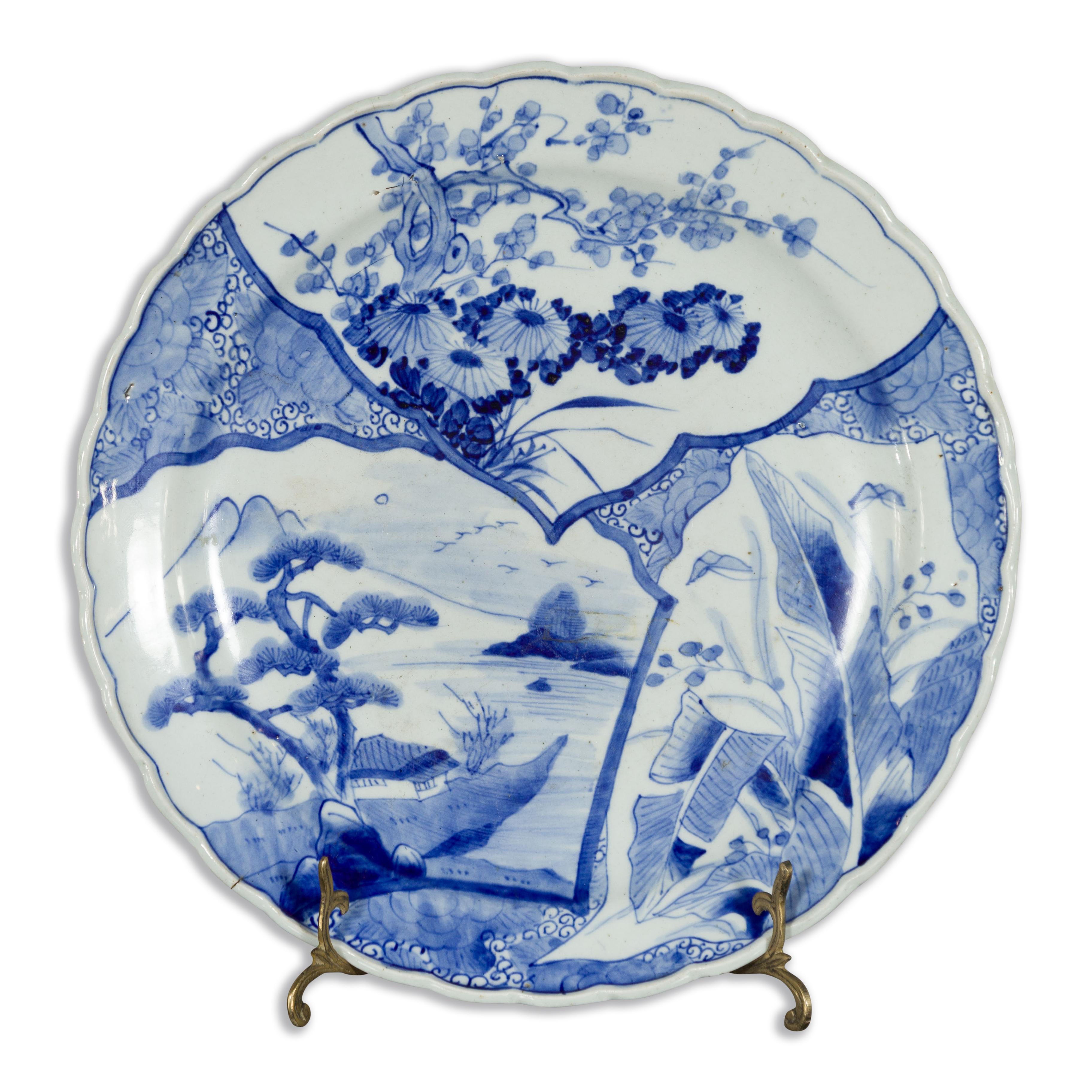 Japanese 19th Century Porcelain Imari Plate with Painted Blue and White Décor For Sale 11