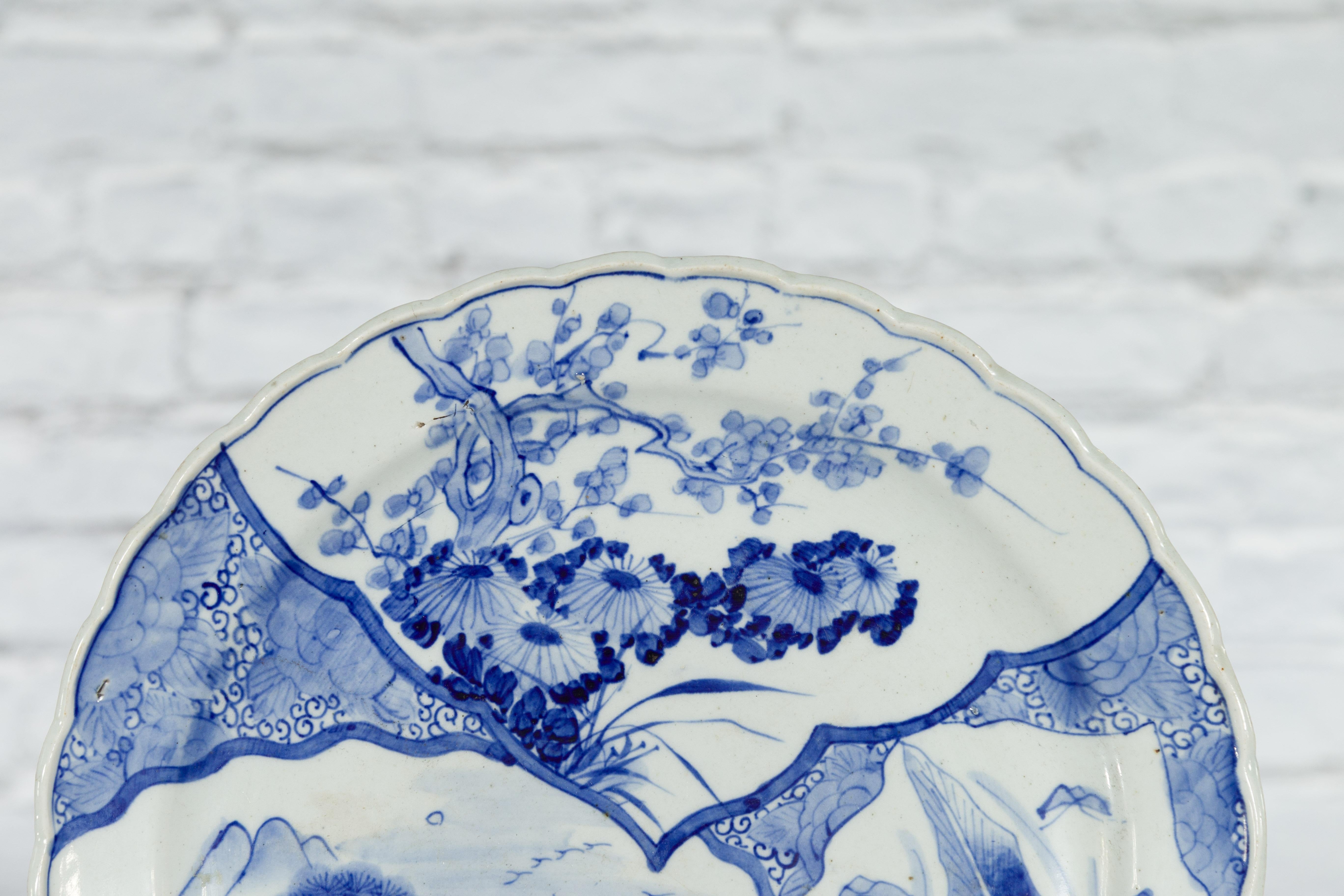 Japanese 19th Century Porcelain Imari Plate with Painted Blue and White Décor In Good Condition For Sale In Yonkers, NY