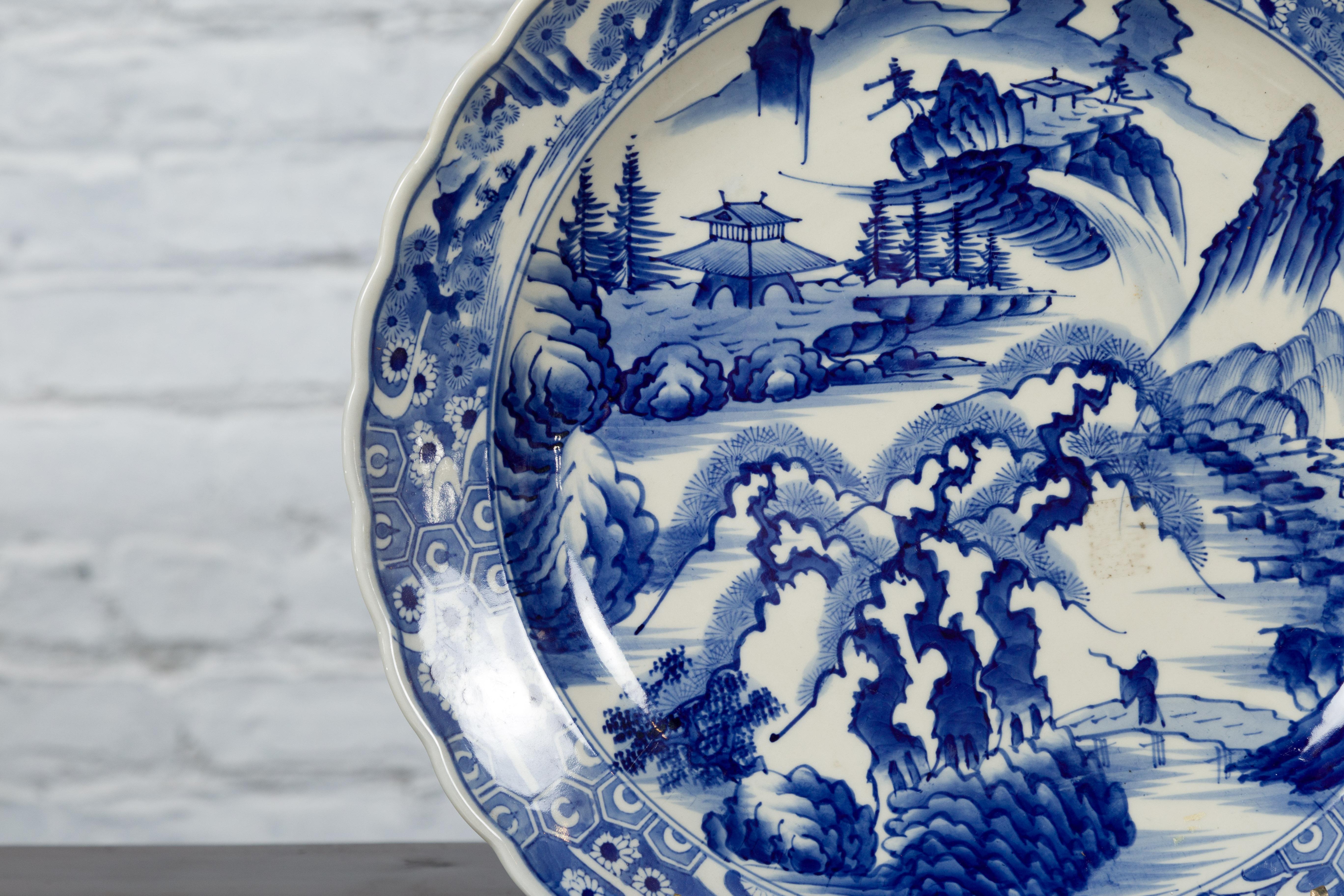 Hand-Painted Japanese 19th Century Porcelain Imari Plate with Painted Blue and White Décor For Sale