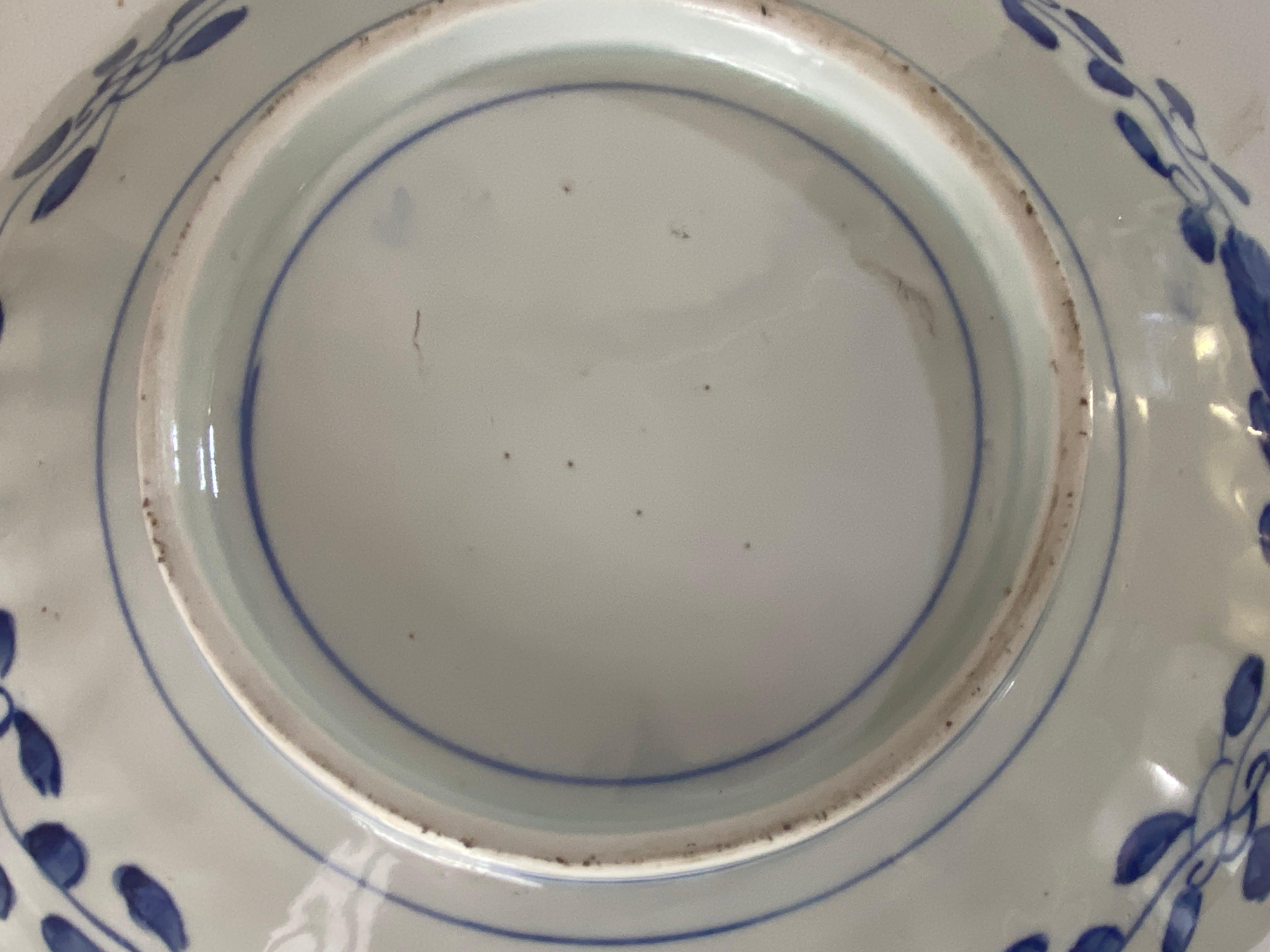 Japanese 19th Century Scalloped Imari Porcelain Dish or Charger For Sale 6