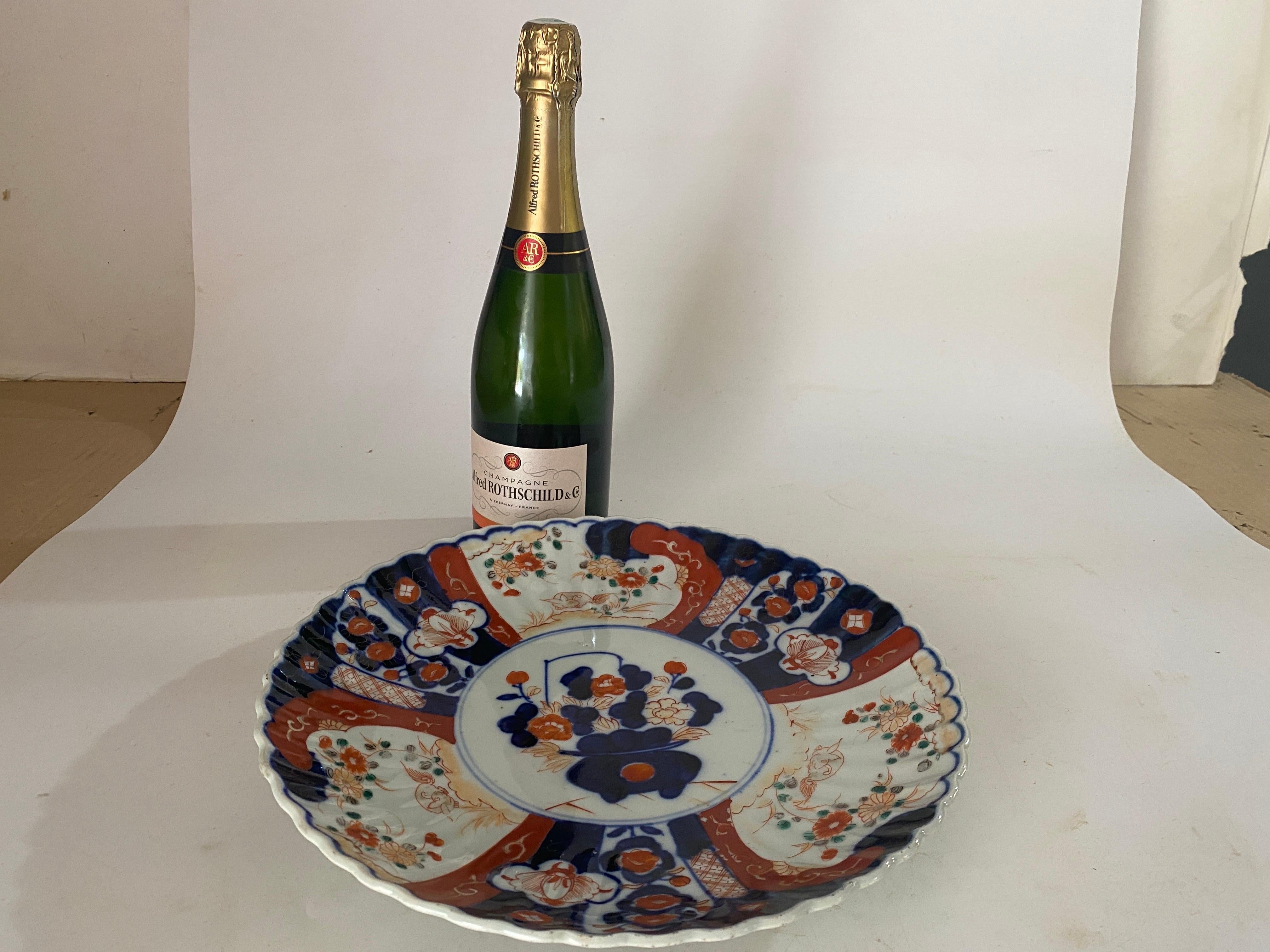 Japanese Dish or Charger, made in Japan at the beginning of the 19th century. With beautiful colors in red blue and white. The Item is in good condition.