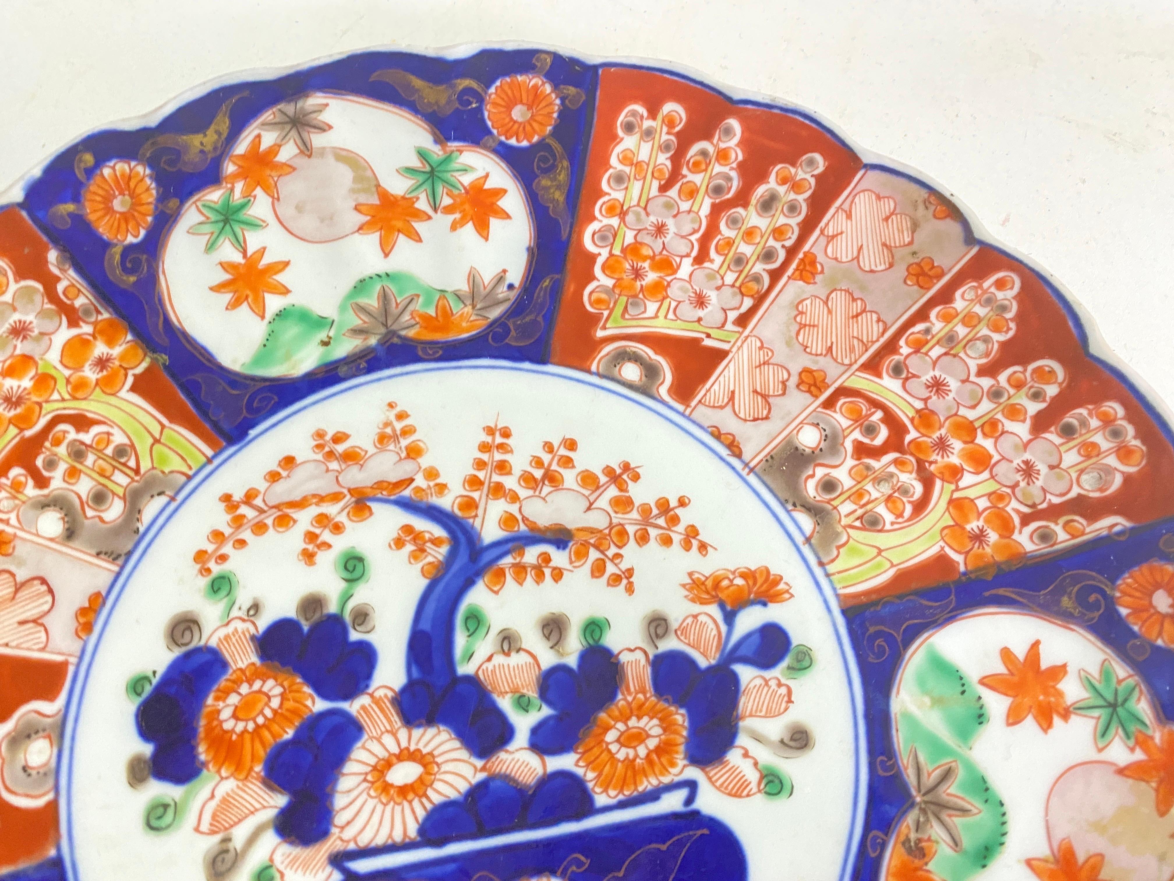 XIXe siècle Plat ou chargeur festonné en porcelaine Imari Porcelain japonaise du 19e siècle en vente