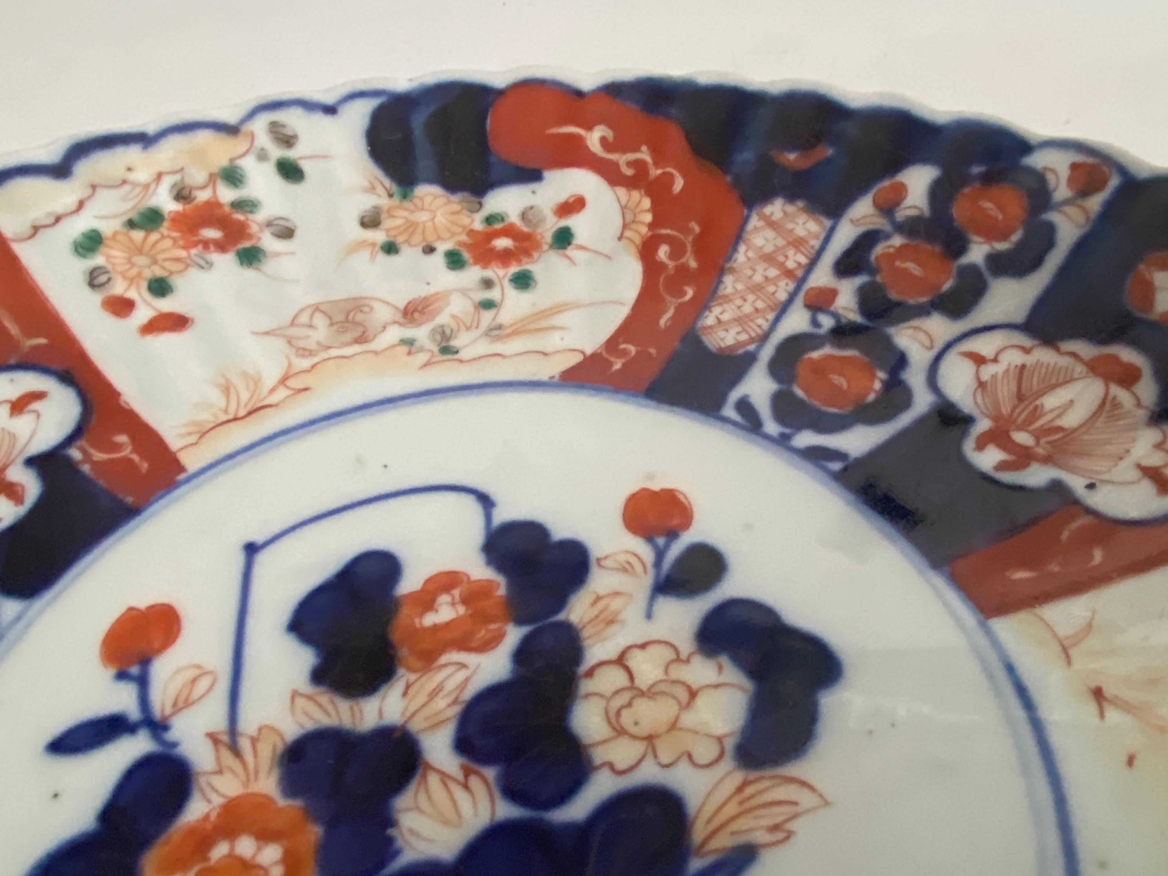 Japanisches Imari Porcelain-Geschirr oder -Ladegerät mit Wellenschliff aus dem 19. (Porzellan) im Angebot